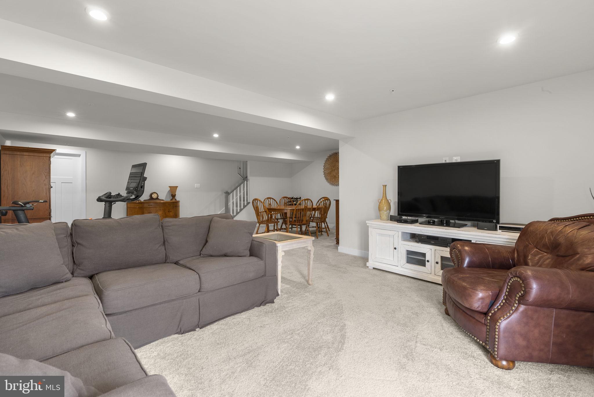 LAKE LINGANORE - Residential