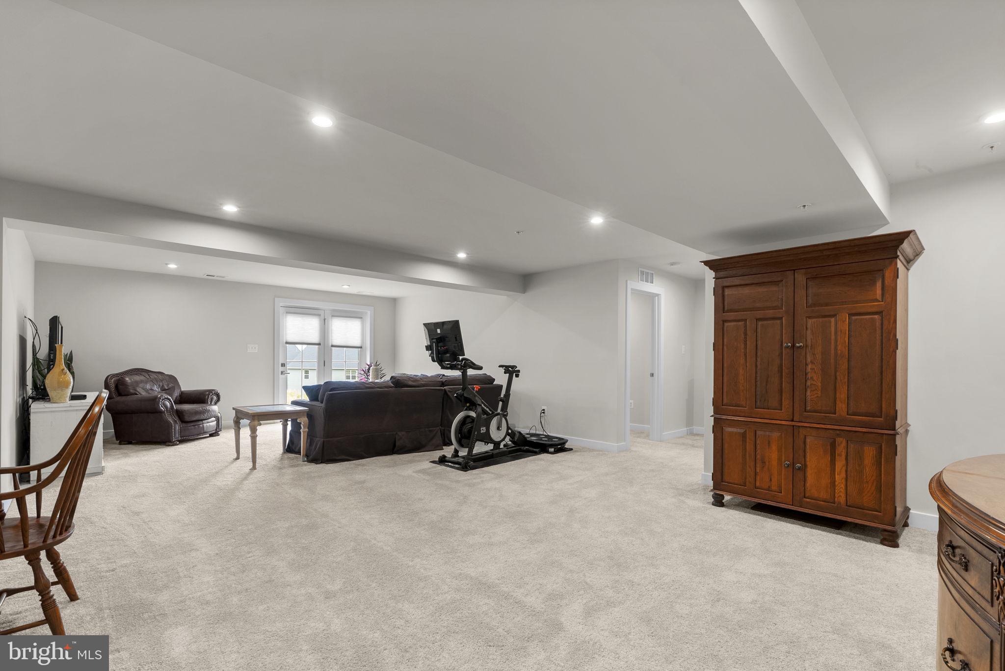 LAKE LINGANORE - Residential