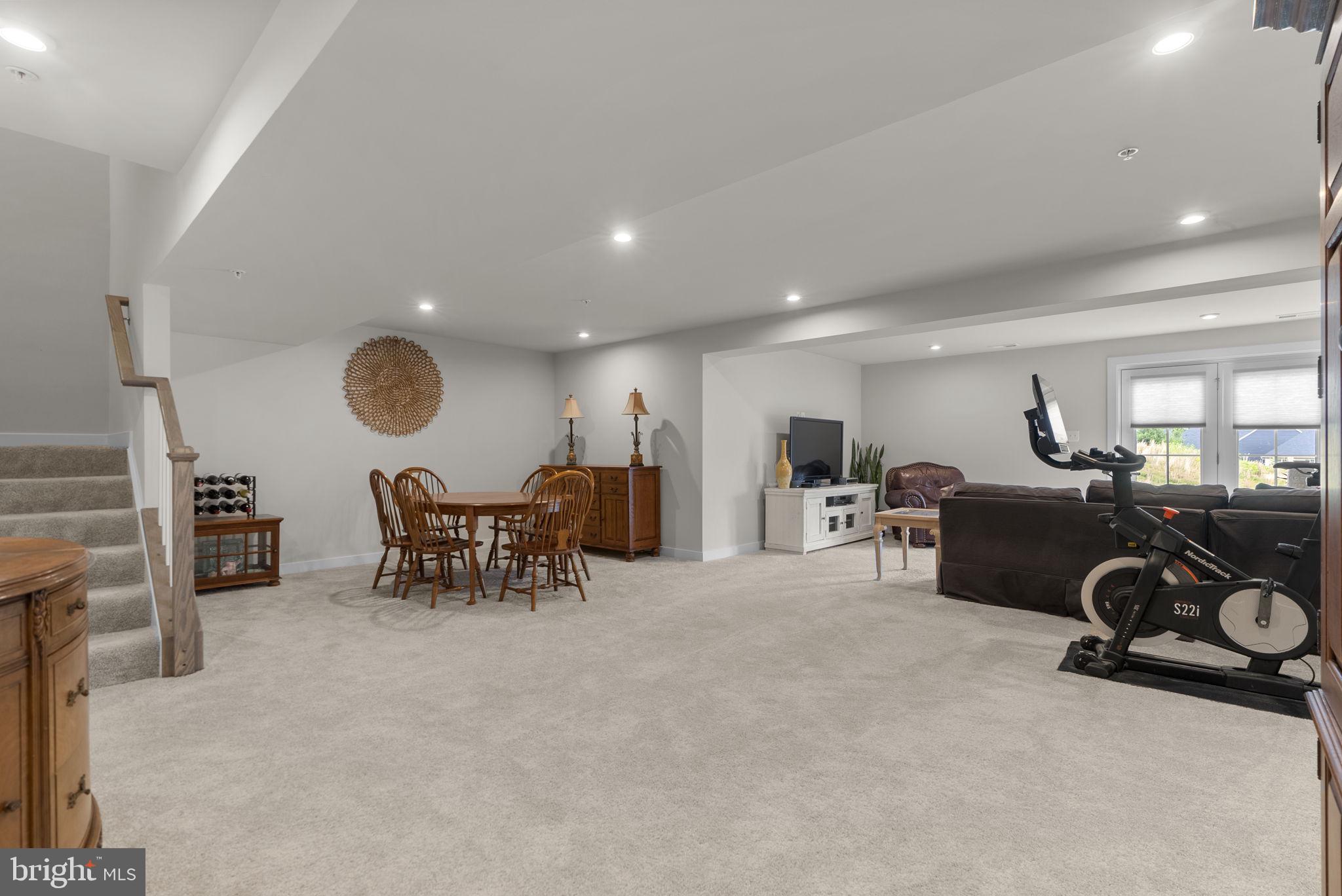 LAKE LINGANORE - Residential