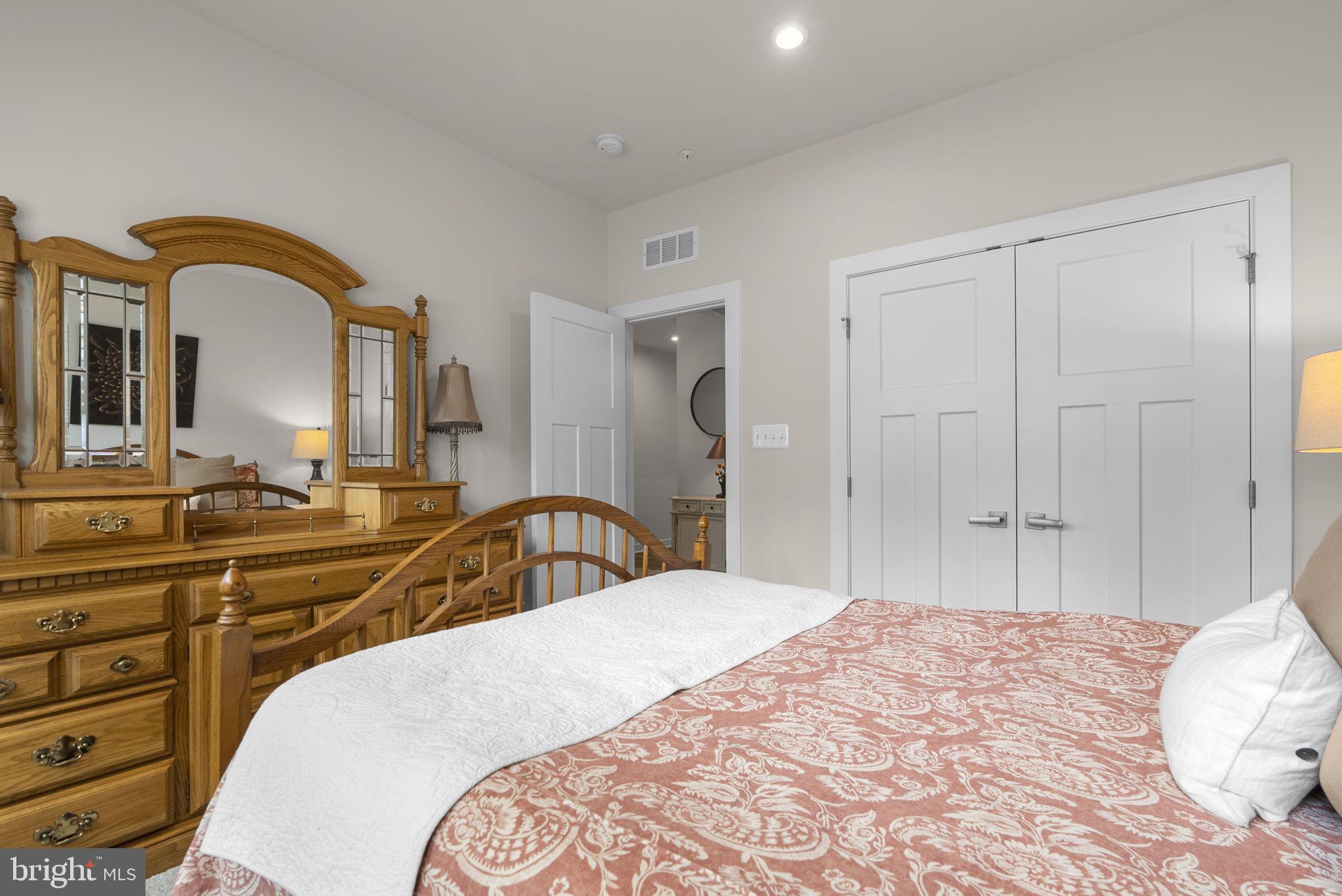 LAKE LINGANORE - Residential