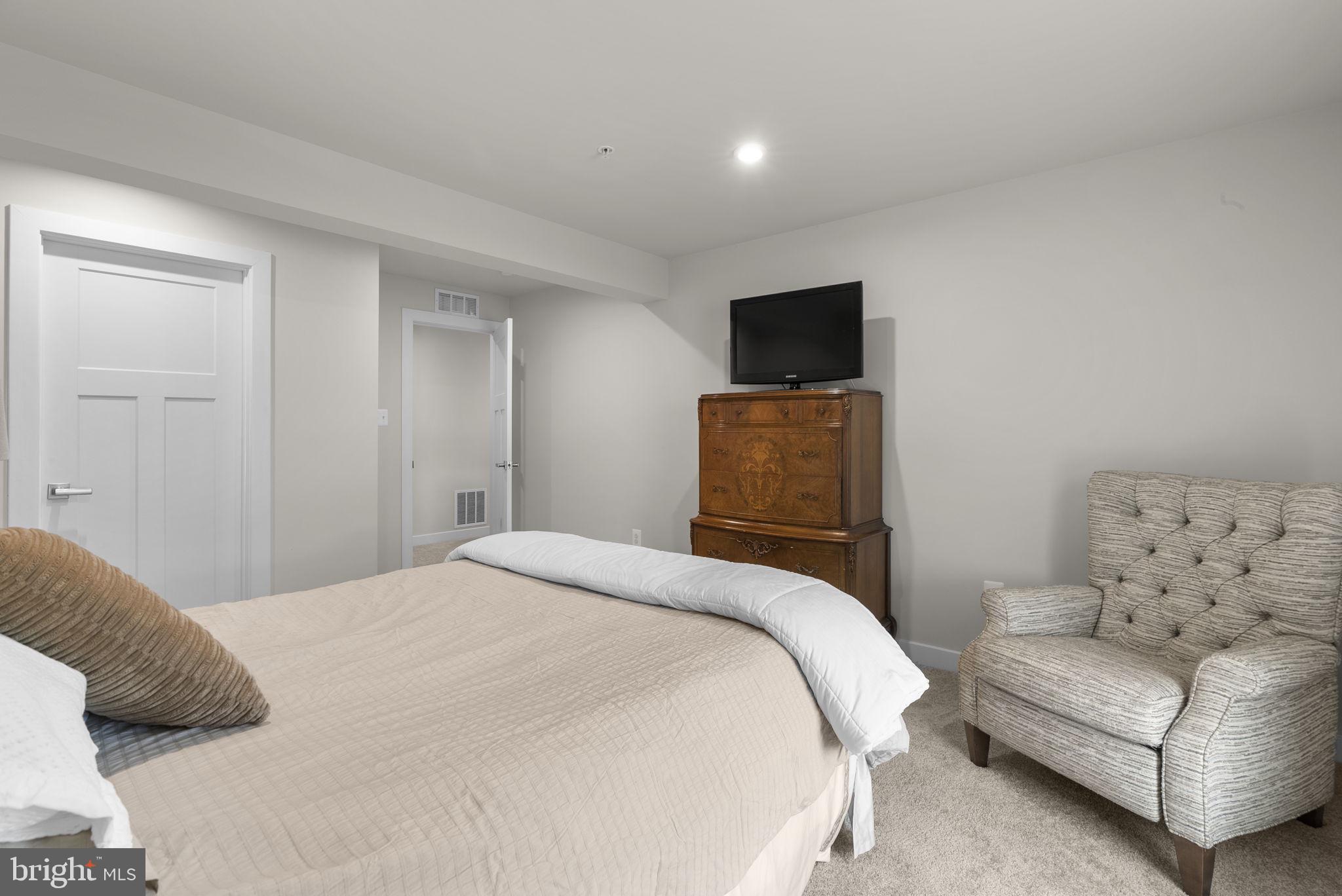 LAKE LINGANORE - Residential