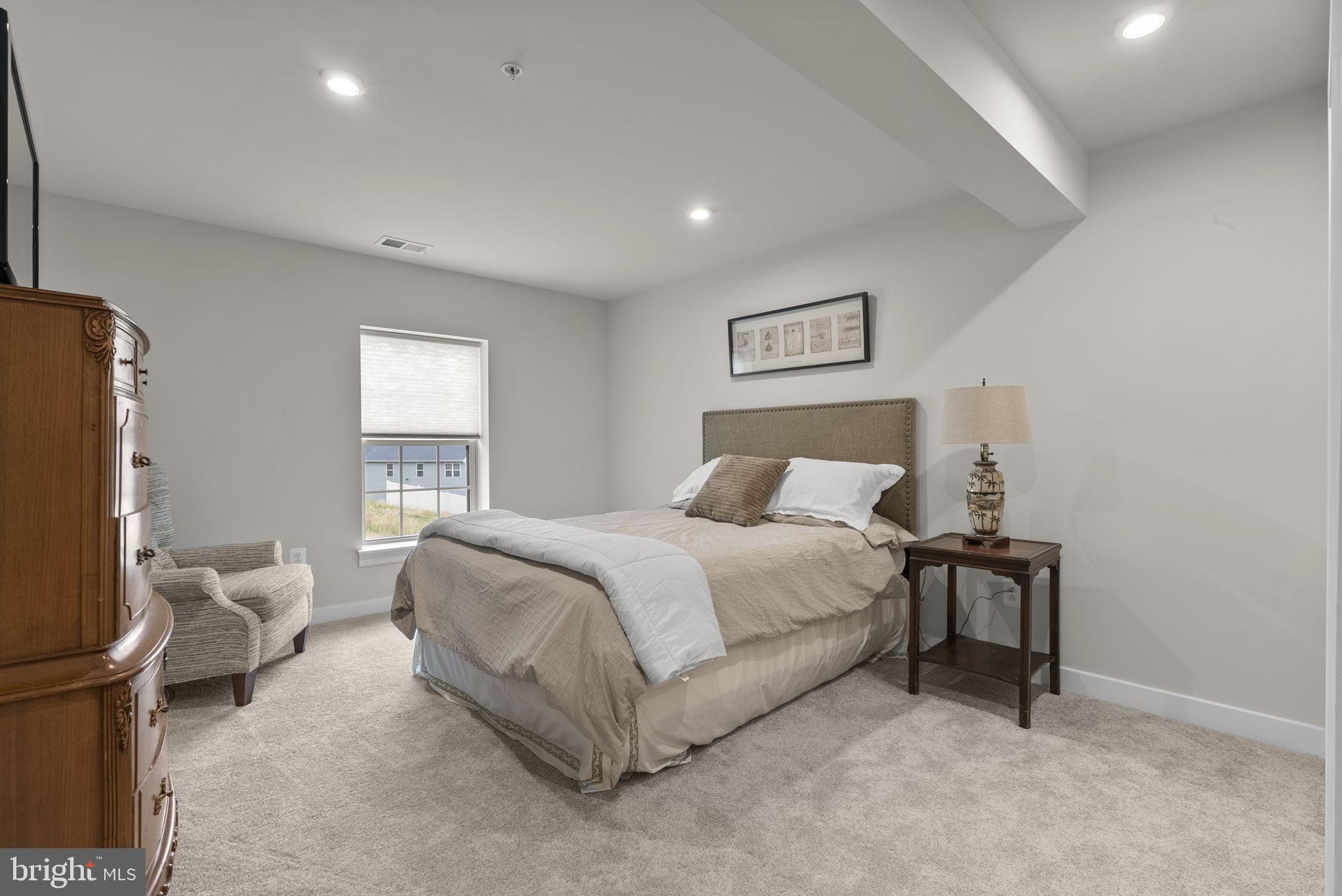 LAKE LINGANORE - Residential
