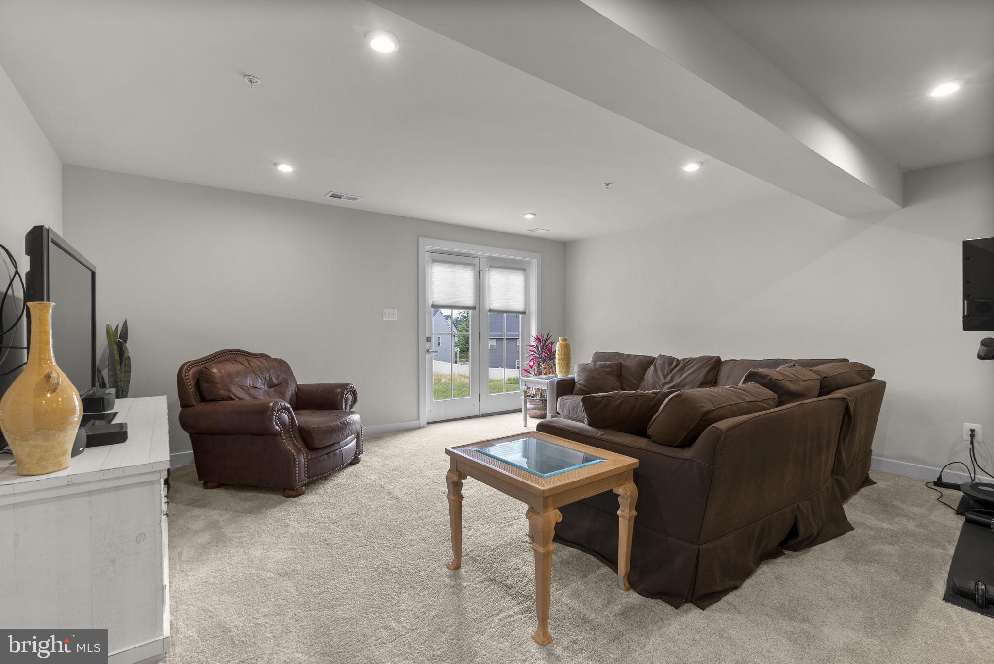 LAKE LINGANORE - Residential