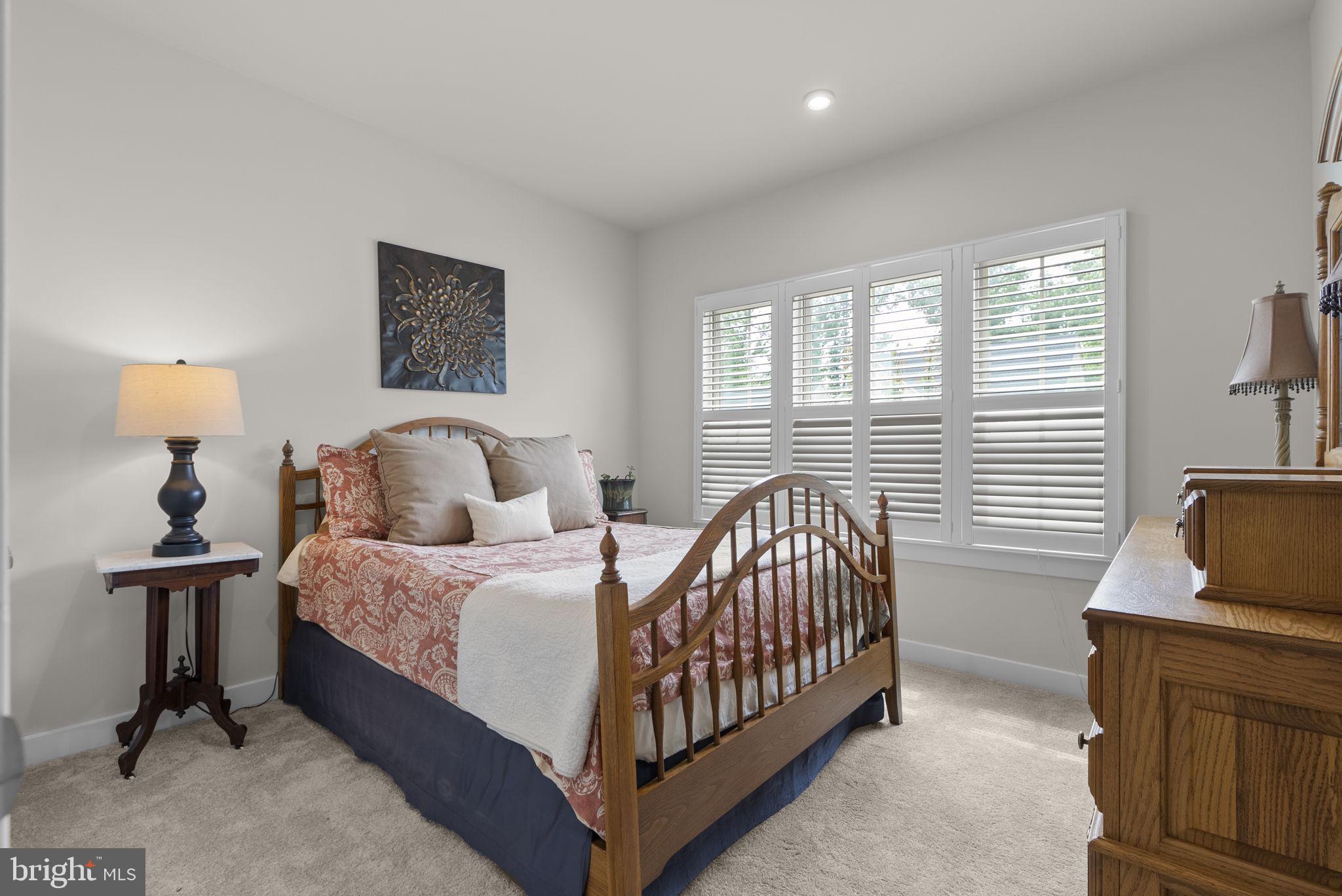 LAKE LINGANORE - Residential