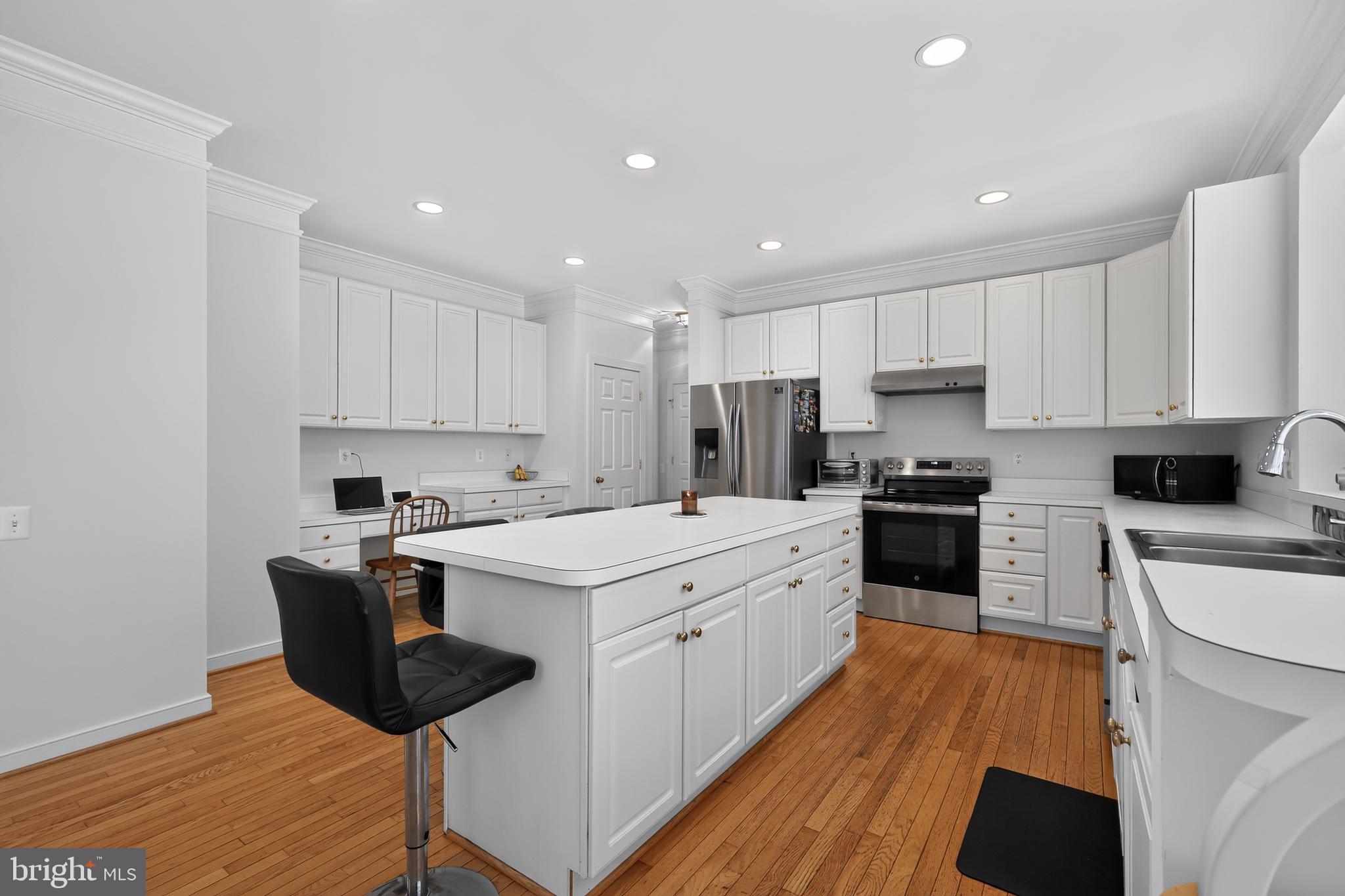 NORTH SHERWOOD FOREST - Residential