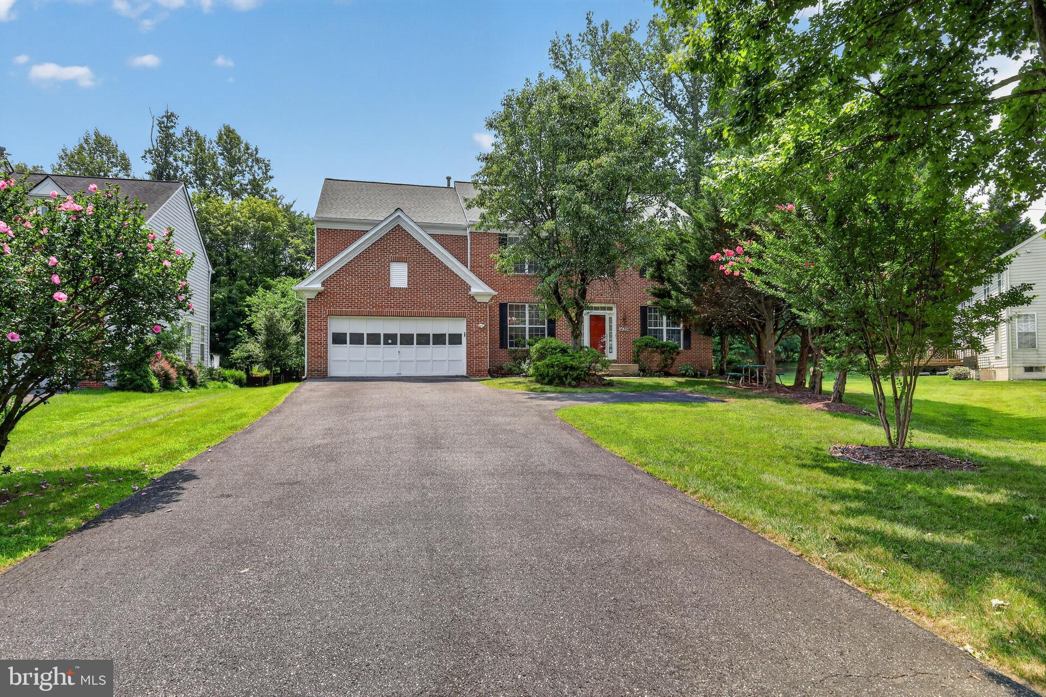 NORTH SHERWOOD FOREST - Residential