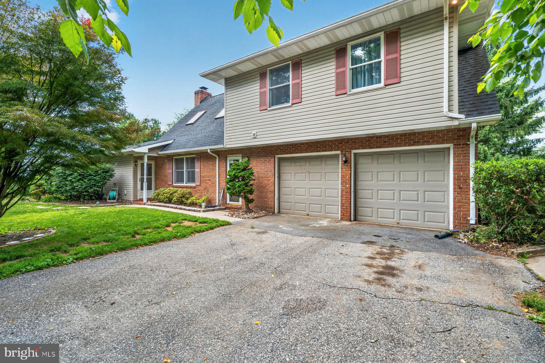 ROCKLAND ESTATES - Residential