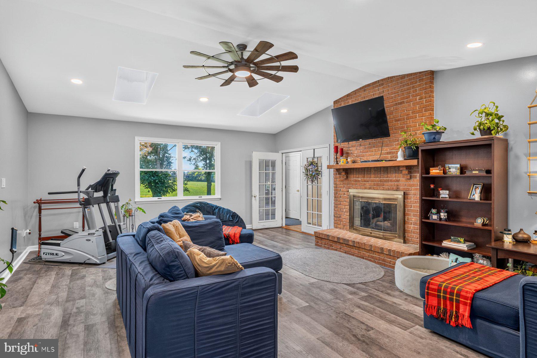 ROCKLAND ESTATES - Residential