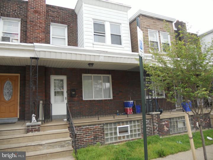 3 bedroom house is in need of full rehab, good condition. All offers will be presented, $2,000 deposit and proof of funds will be required, AS IS addendum and buyer will be responsible for u/o.  Seller is equitable owner. Seller will pay for Title insurance with seller's title company. This is an assignment transaction. Cash or hard money financing only. All offers will be presented.