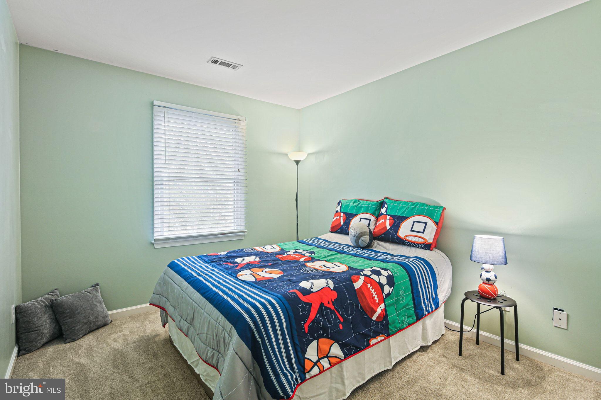 WOODLAND BEACH - Residential