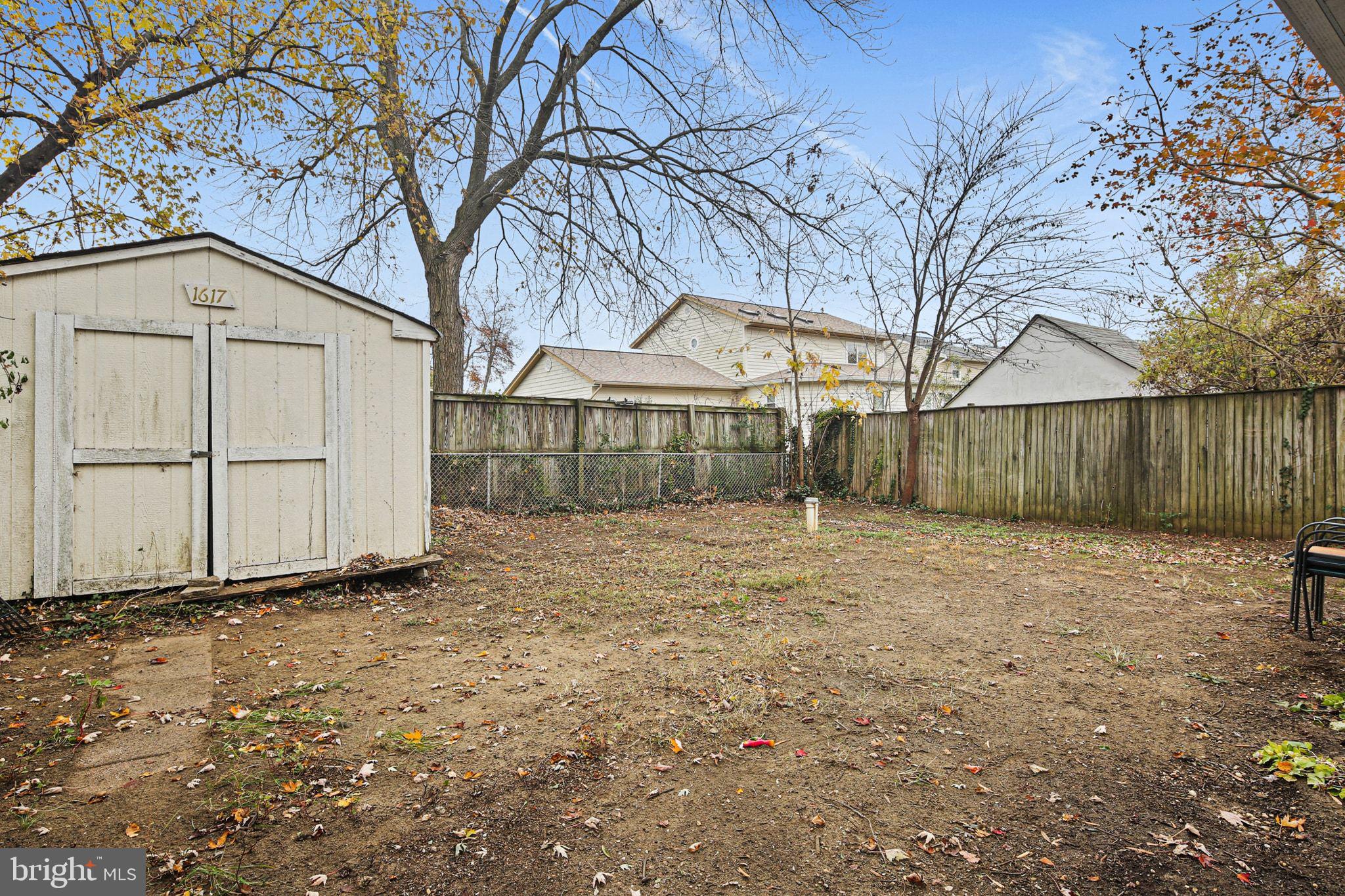 WOODLAND BEACH - Residential
