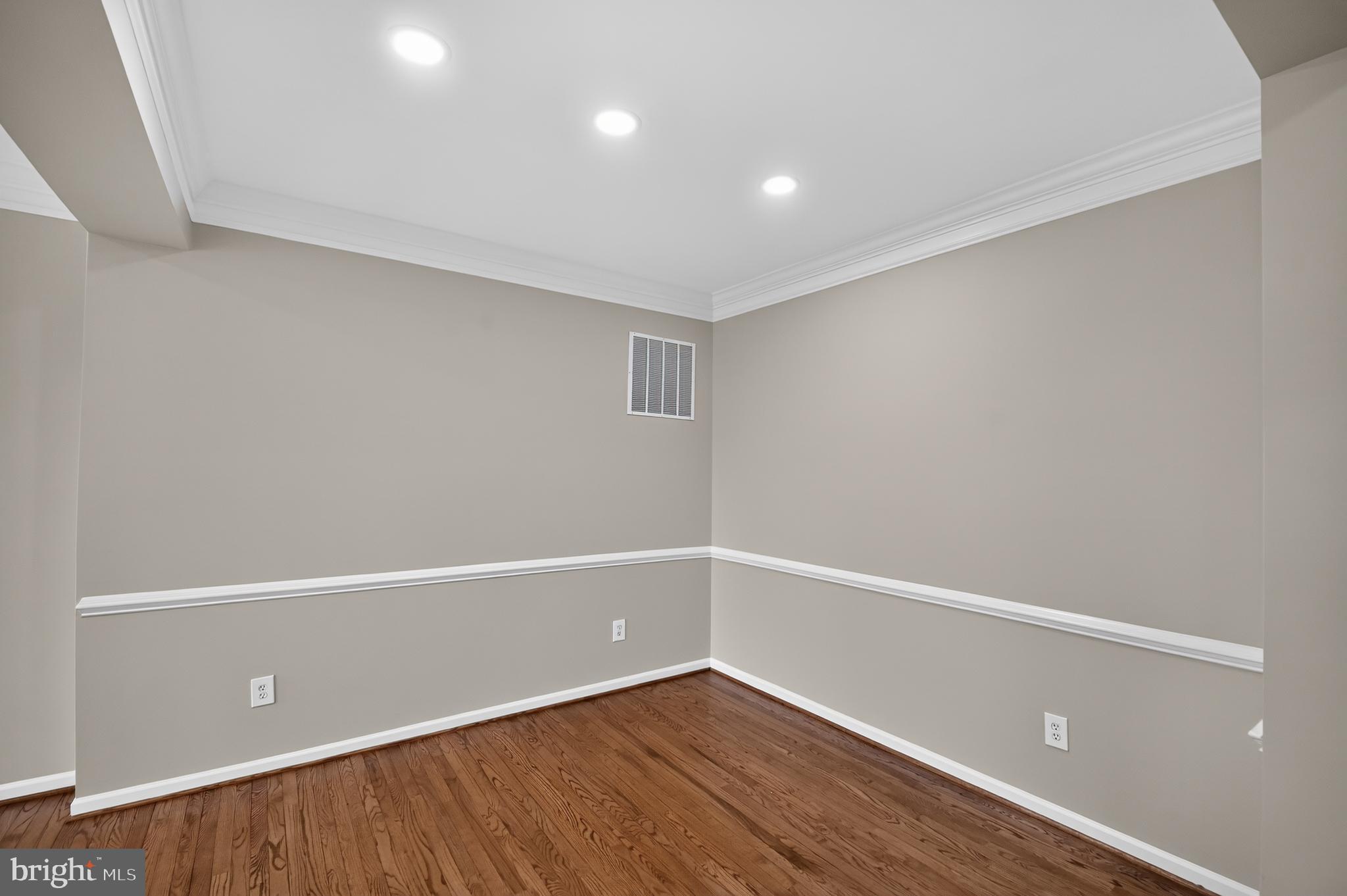 SOUTH RIDING - Residential