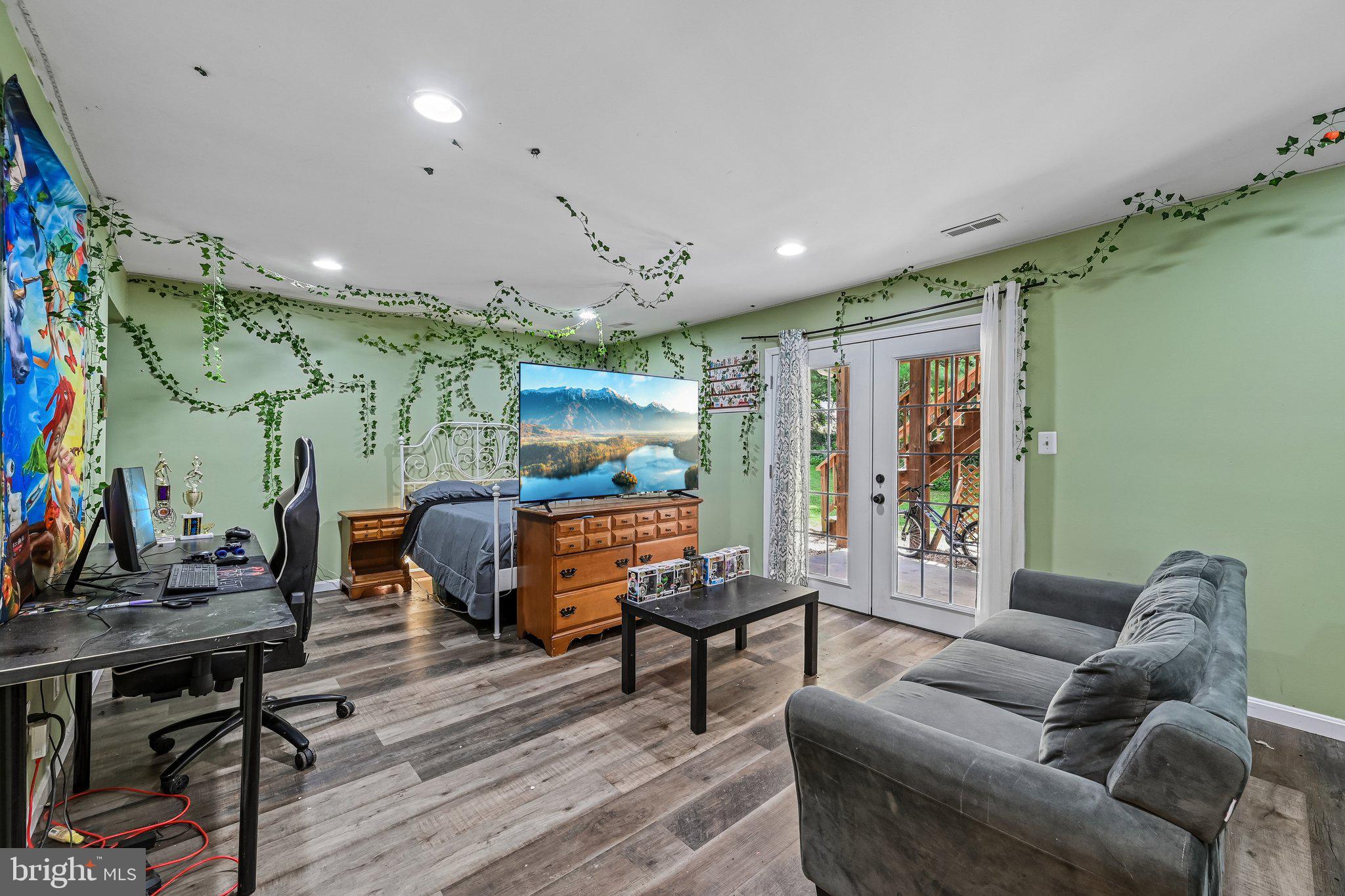 FOXBOROUGH FARMS - Residential