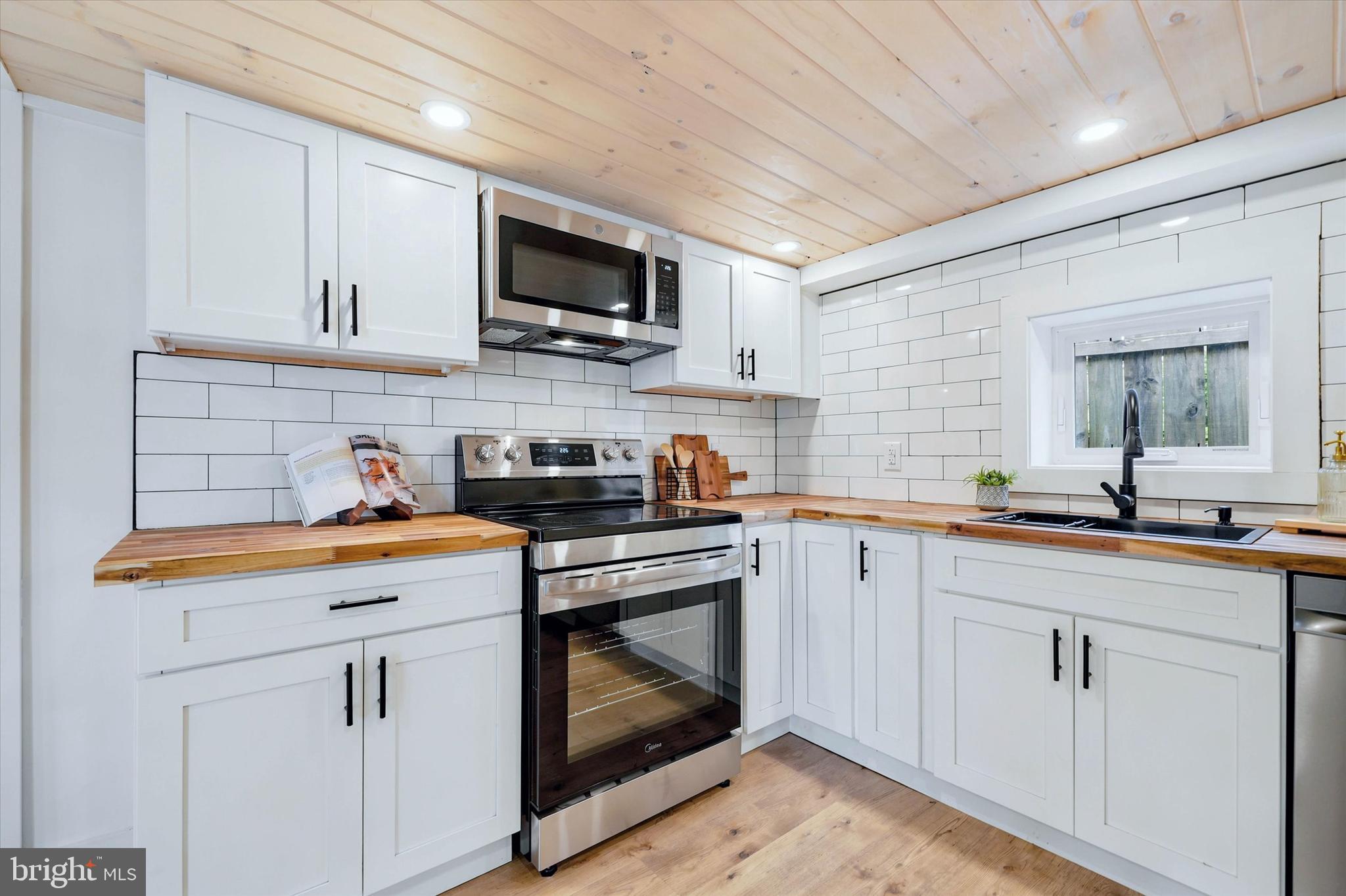 HACKS POINT - Residential
