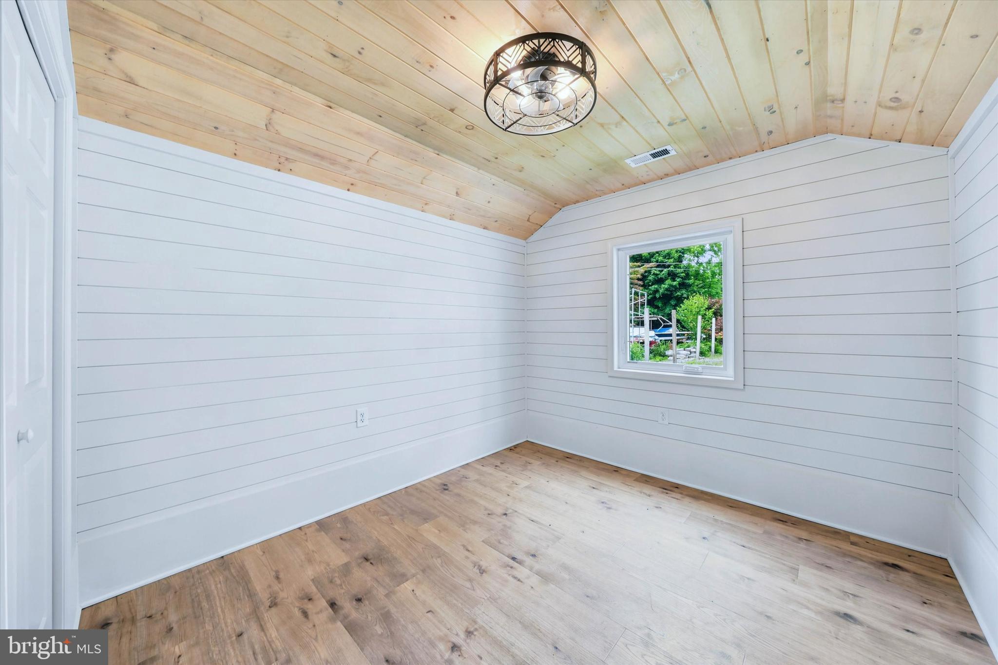 HACKS POINT - Residential