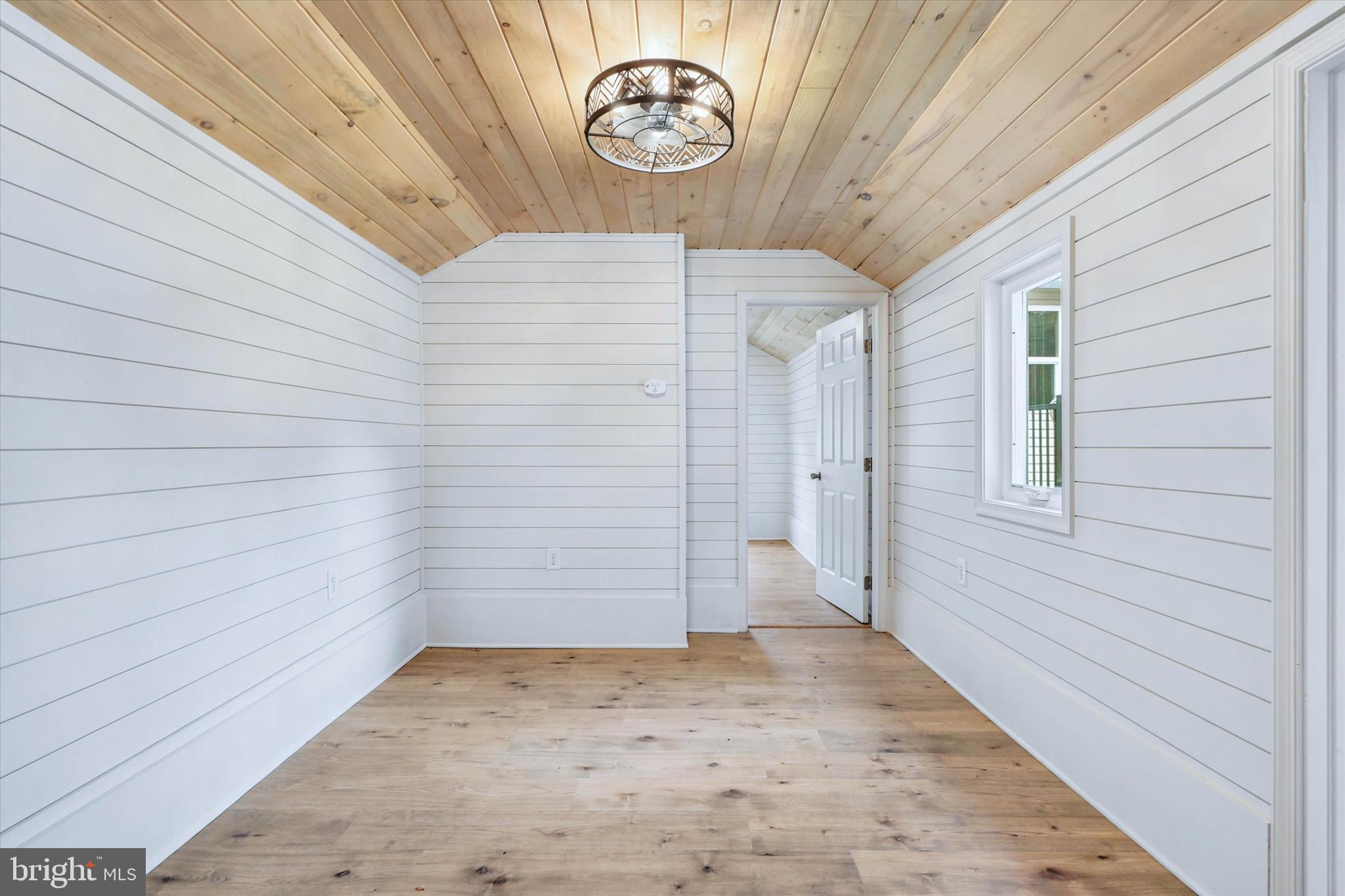 HACKS POINT - Residential