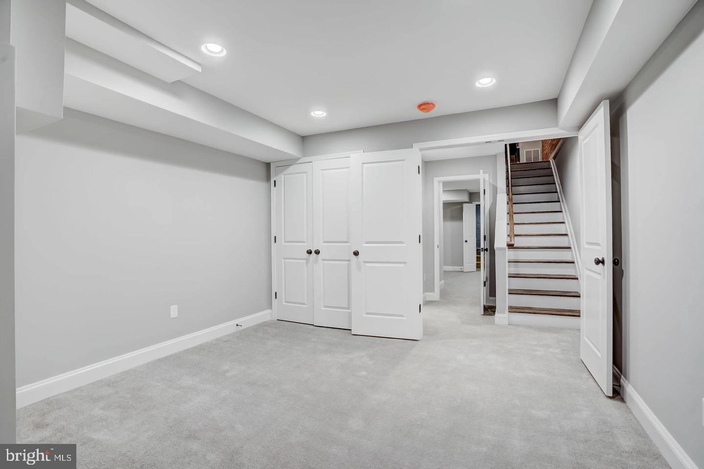 LOCUST POINT - Residential