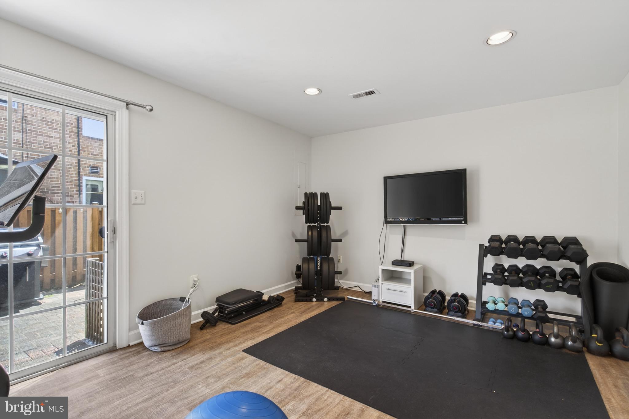 BALLSTON CREST - Residential