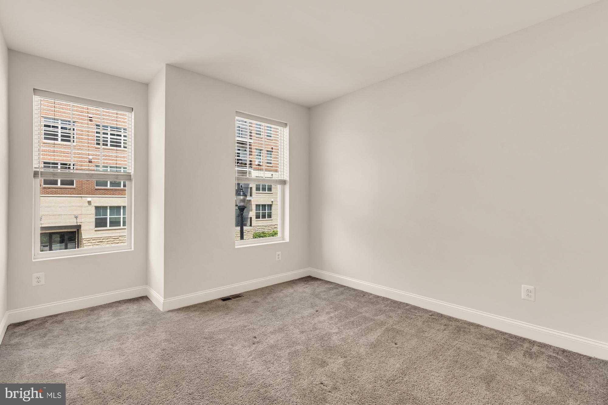 OXFORD SQUARE - Residential