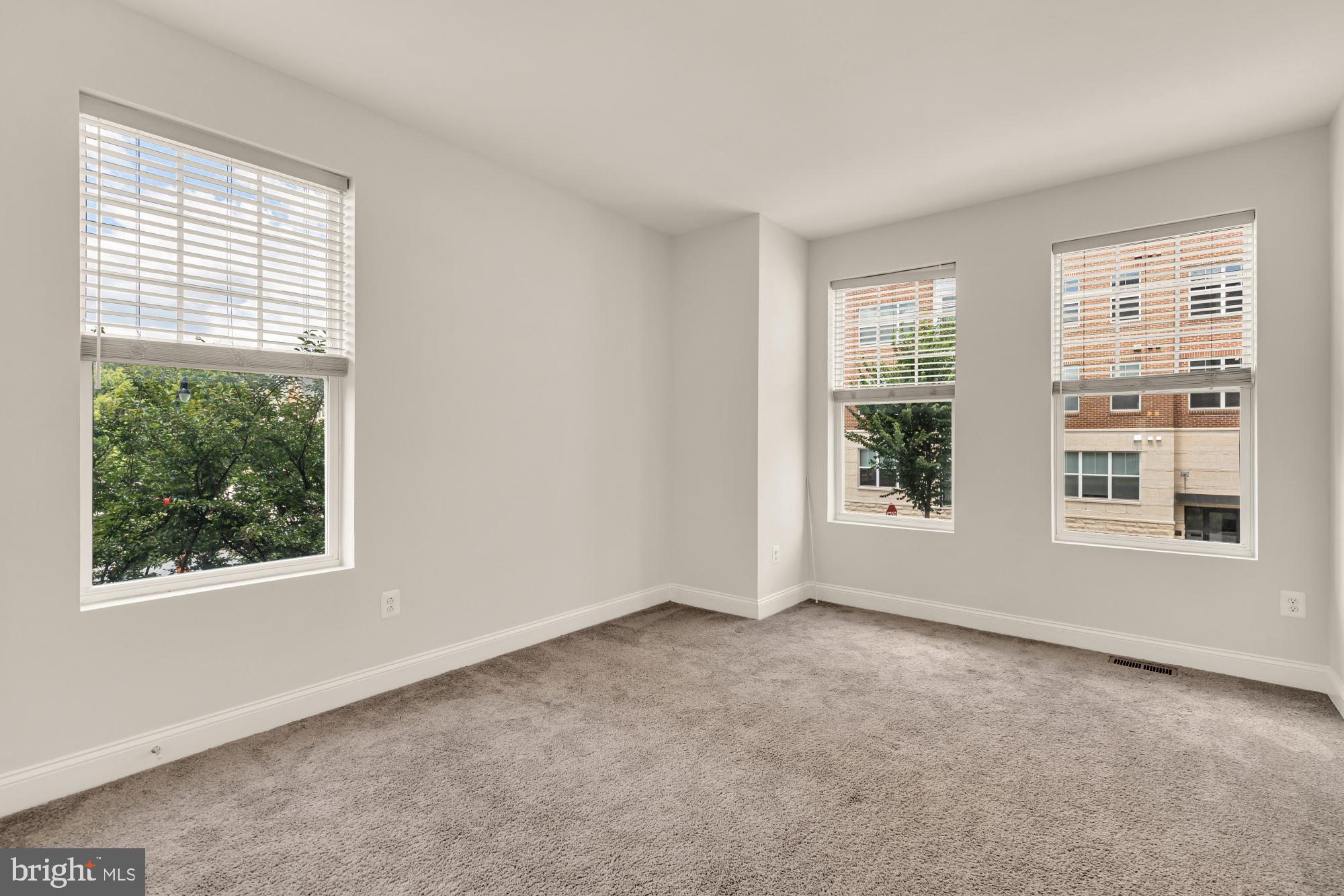 OXFORD SQUARE - Residential
