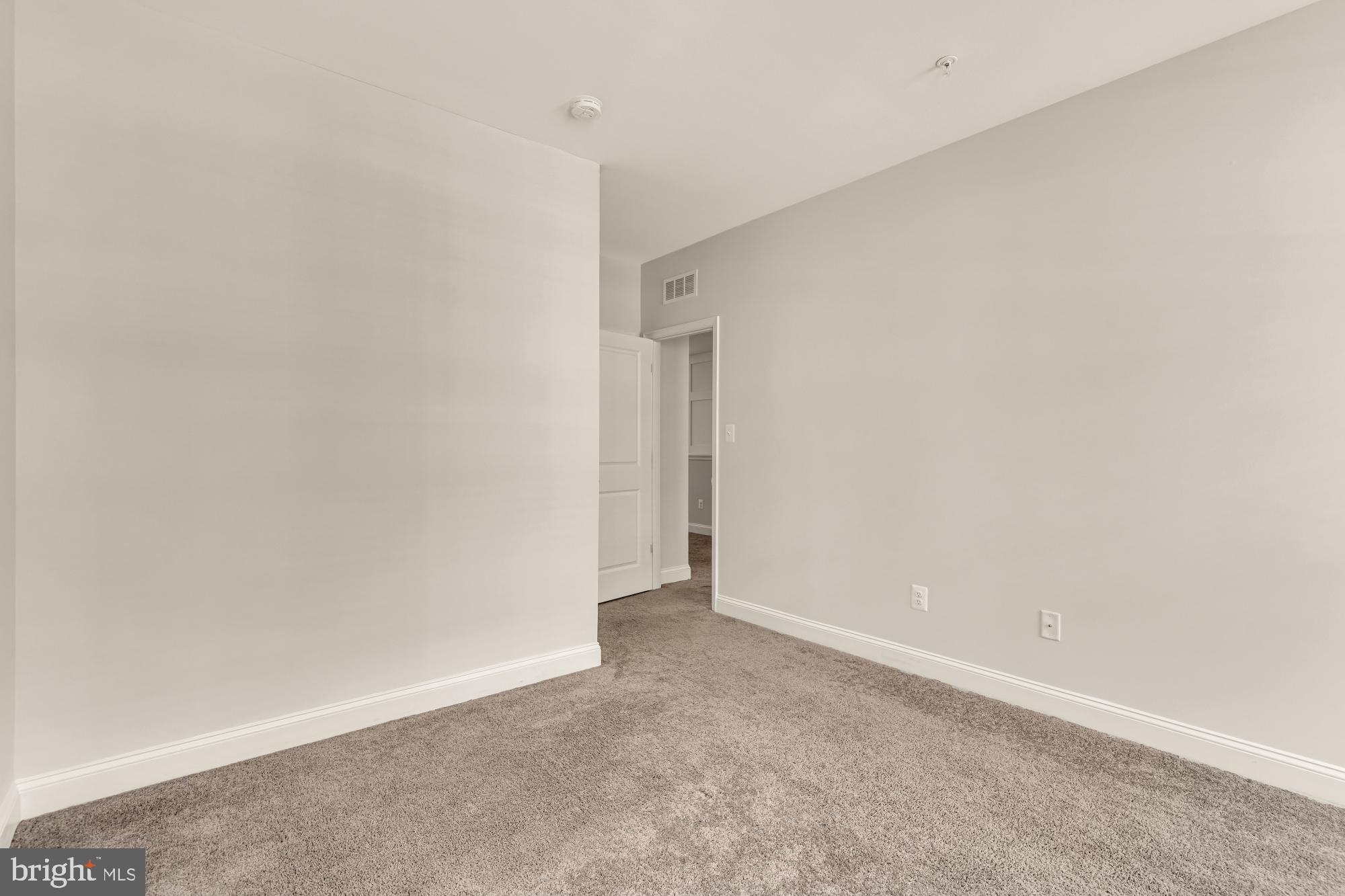 OXFORD SQUARE - Residential