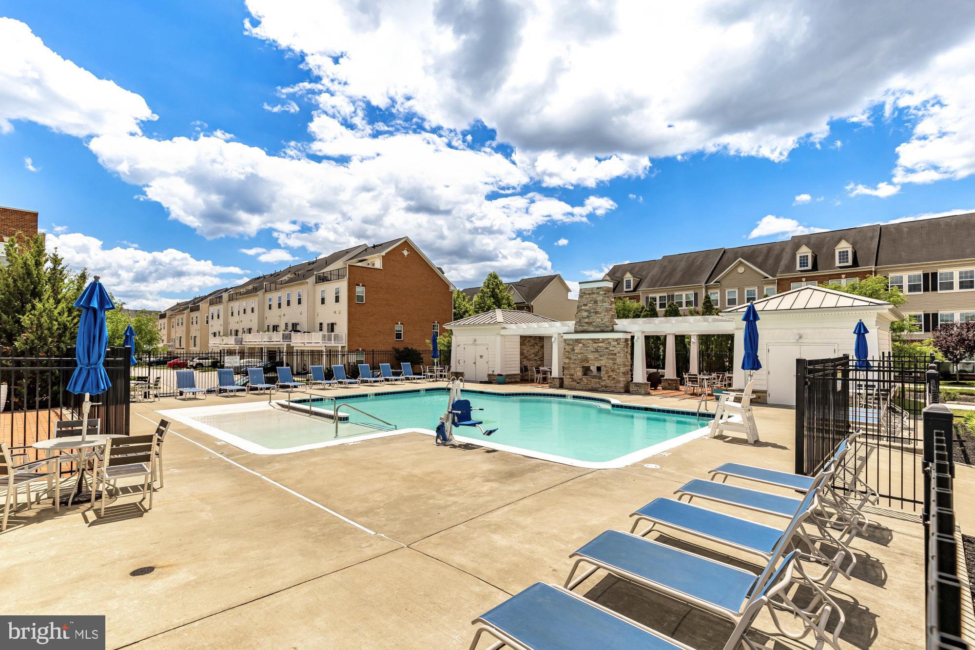 OXFORD SQUARE - Residential