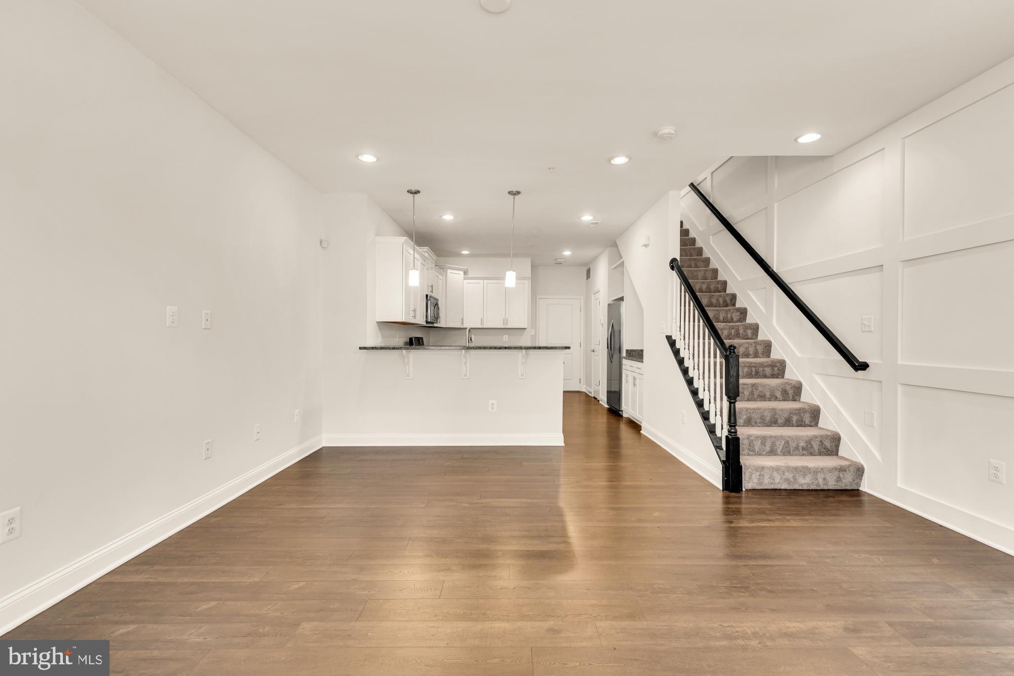 OXFORD SQUARE - Residential