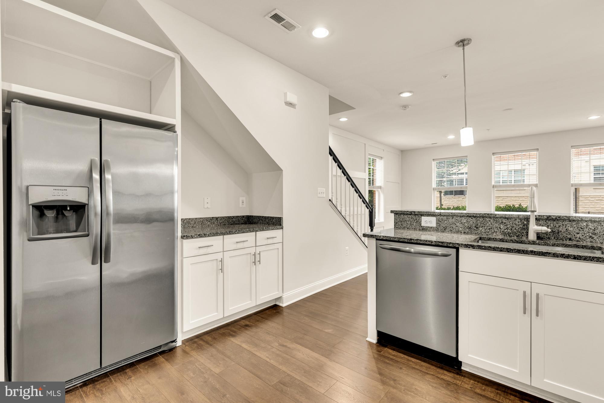 OXFORD SQUARE - Residential