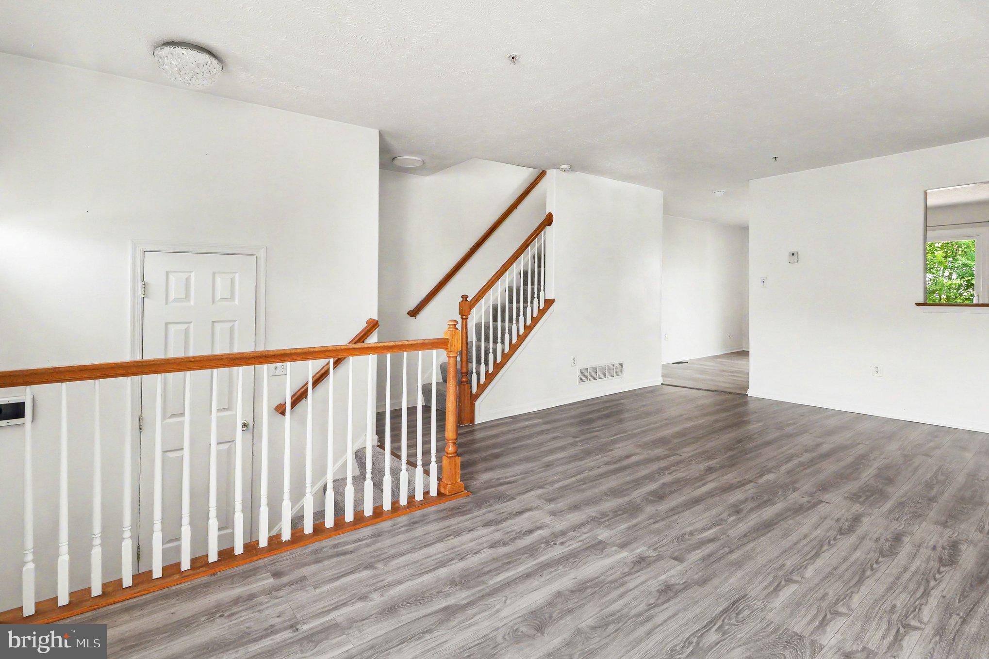 WALNUT HILL - Residential