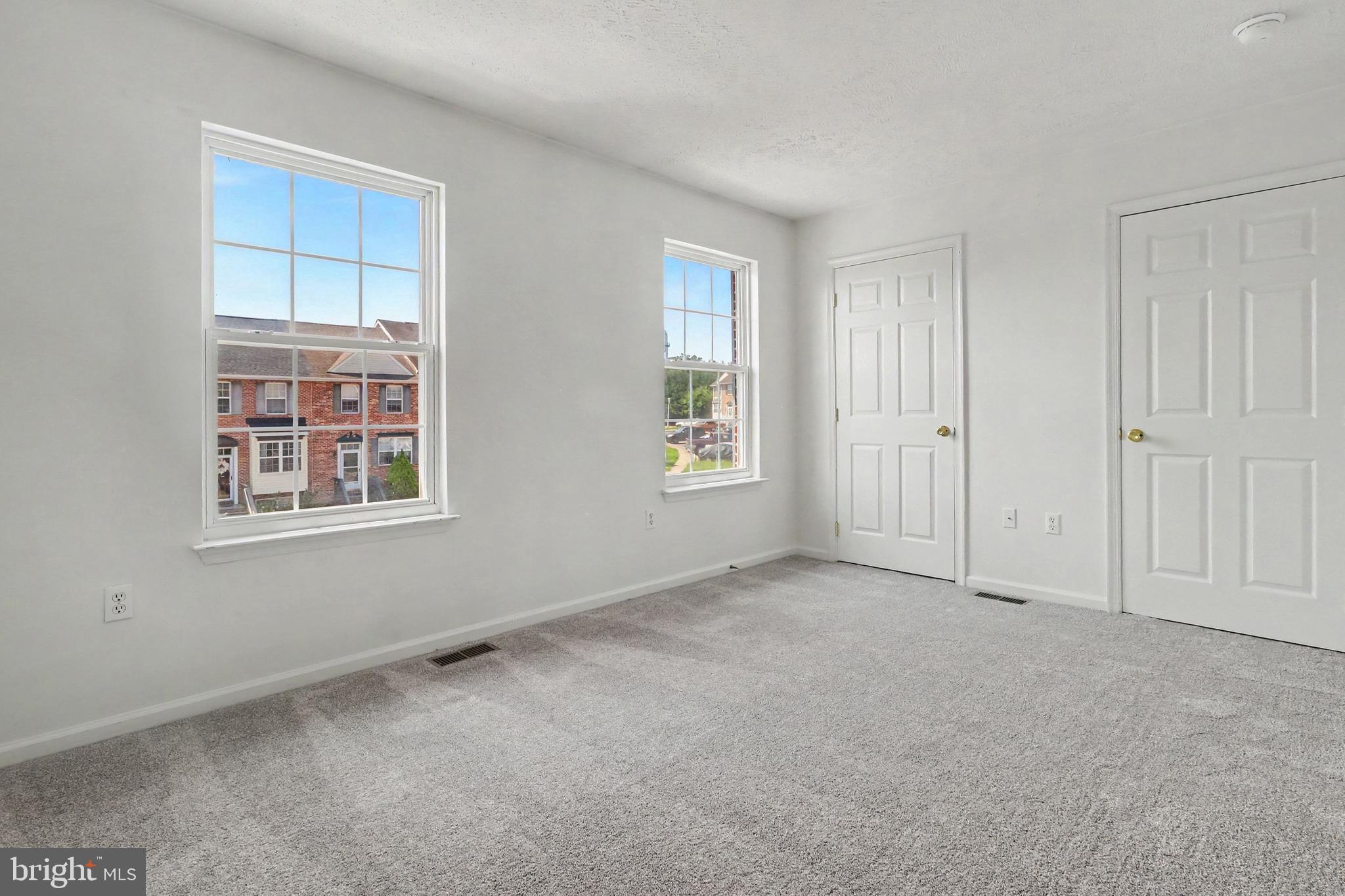 WALNUT HILL - Residential