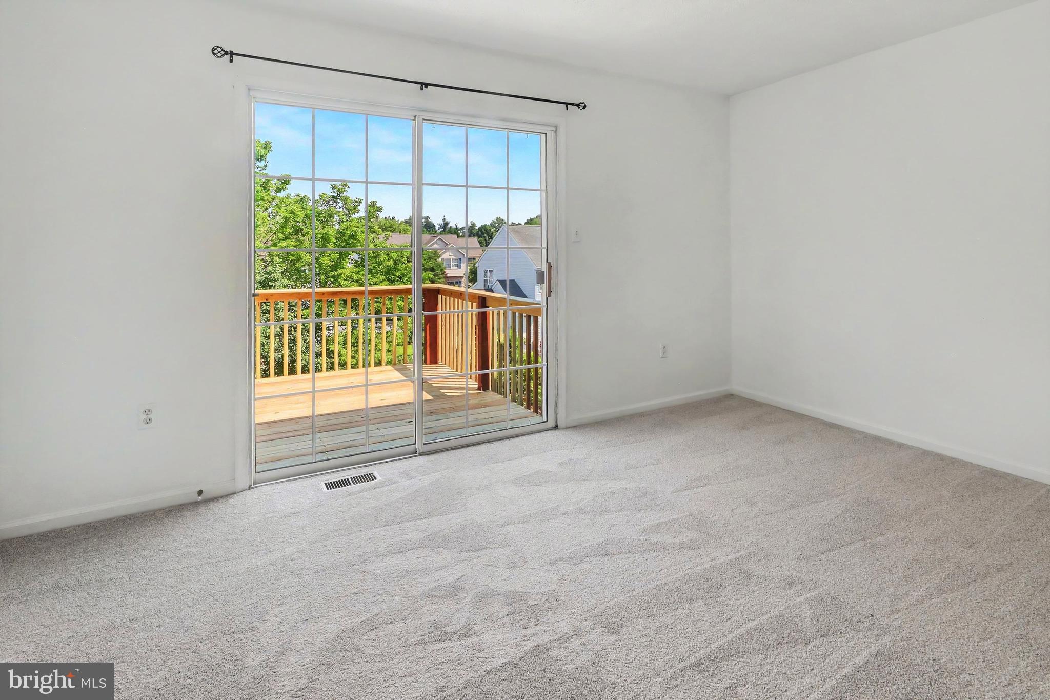WALNUT HILL - Residential