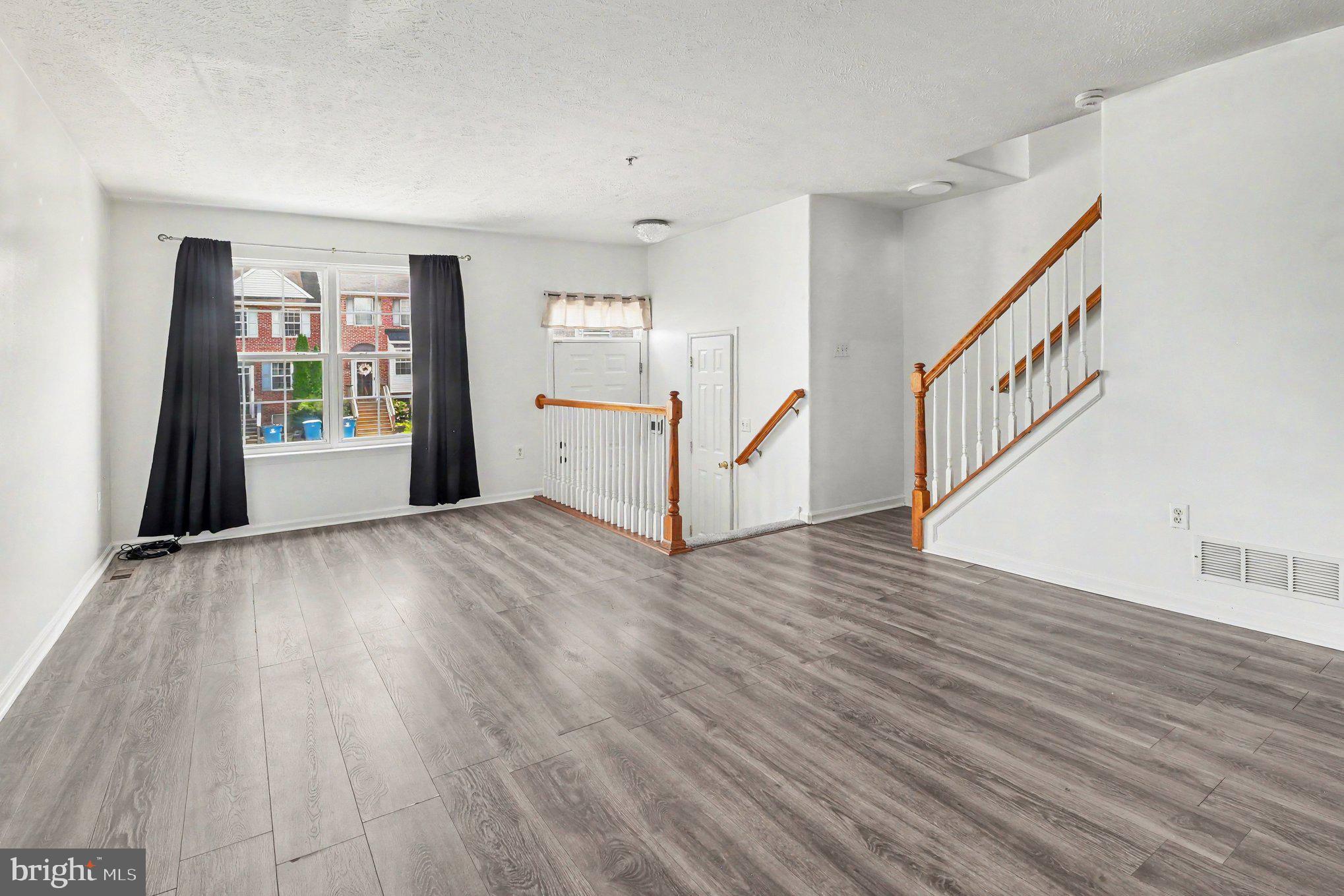 WALNUT HILL - Residential