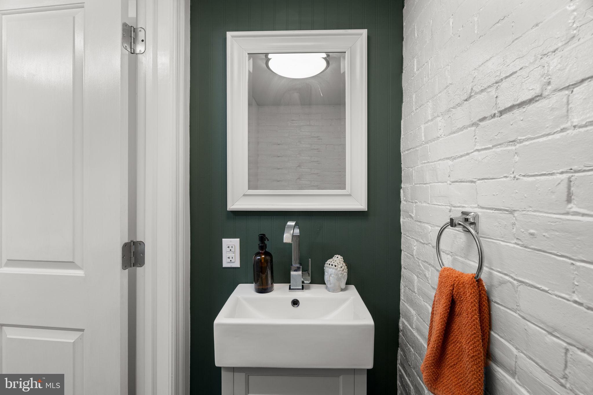 WALNUT HILL - Residential