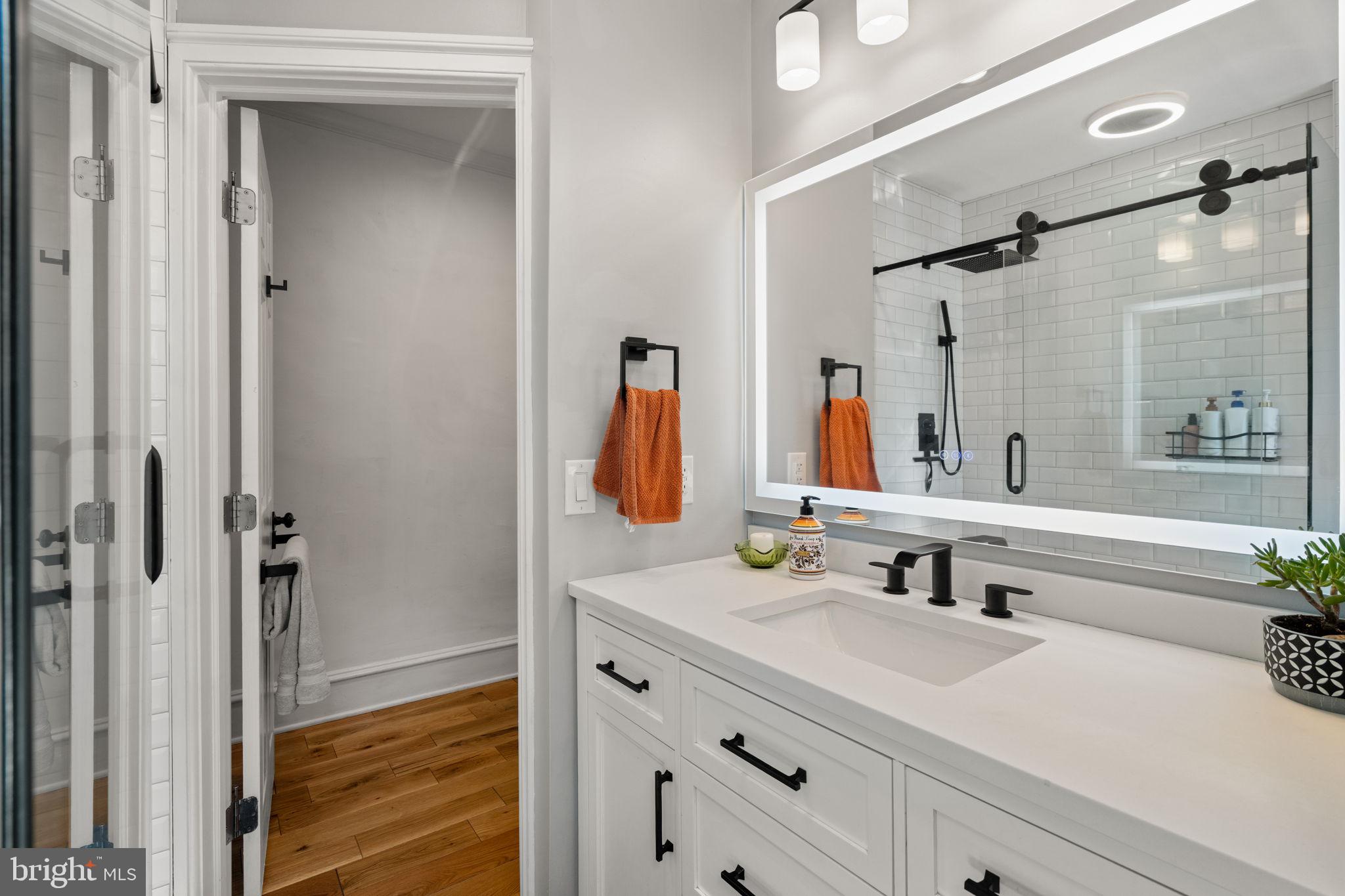 WALNUT HILL - Residential