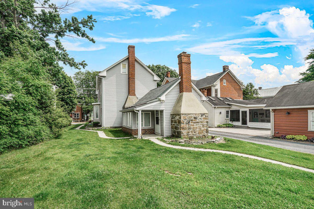 MAIN STREET - Residential Lease