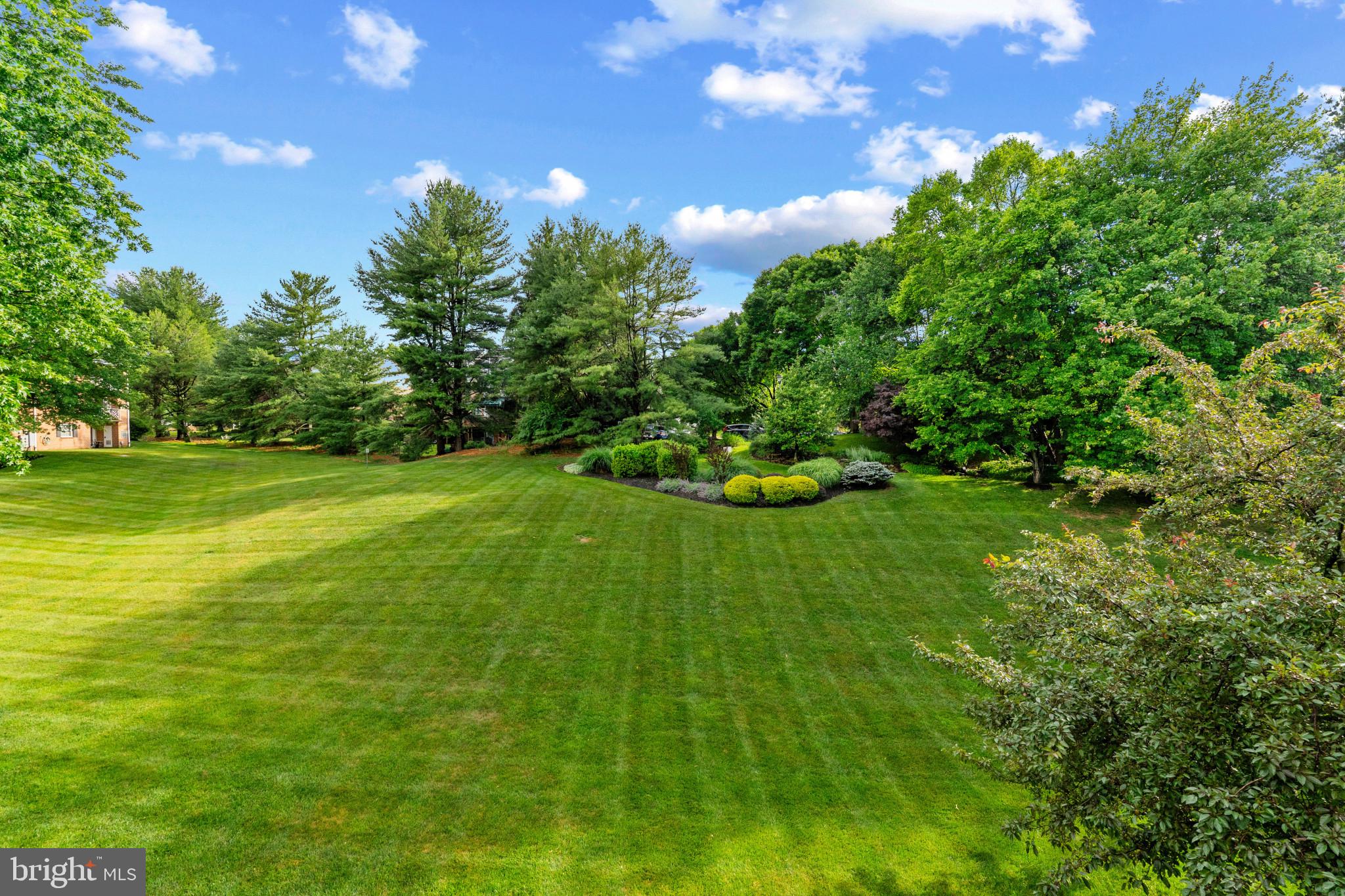SHEPHERDS KNOLL GARDEN - Residential