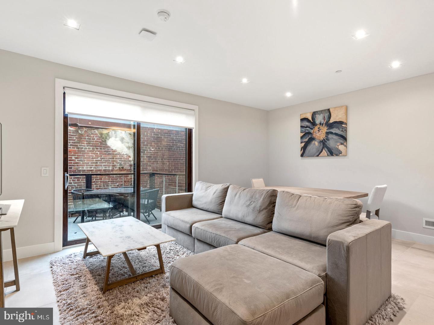 SOCIETY HILL - Residential
