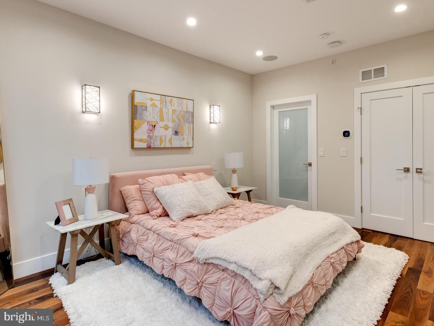 SOCIETY HILL - Residential