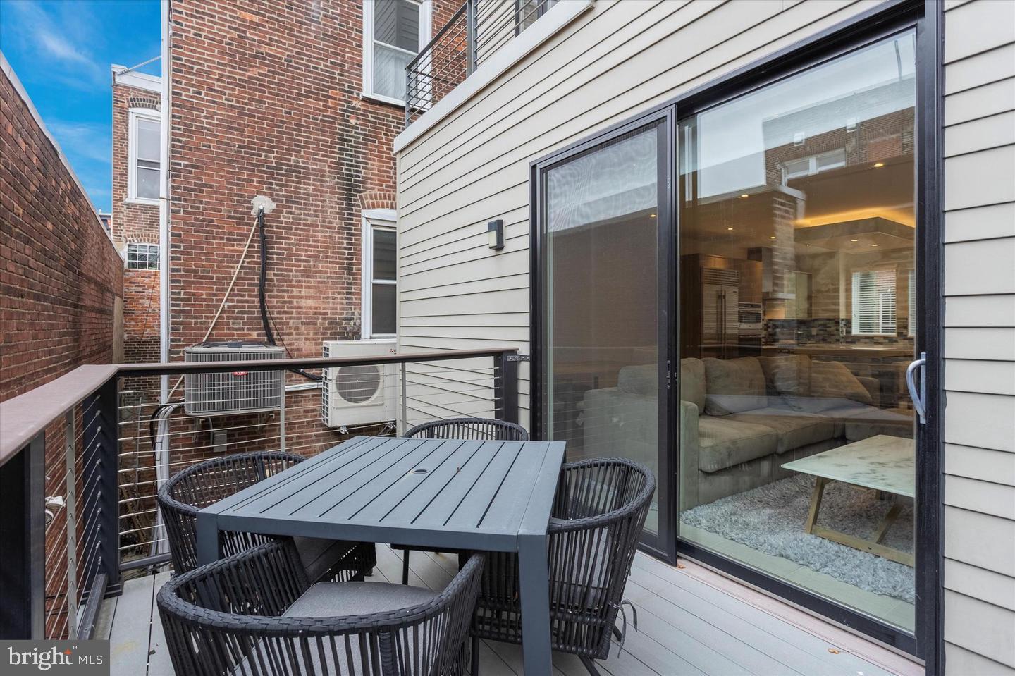 SOCIETY HILL - Residential