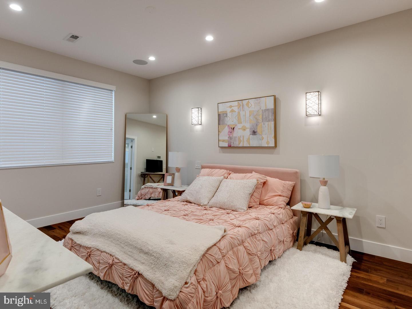 SOCIETY HILL - Residential