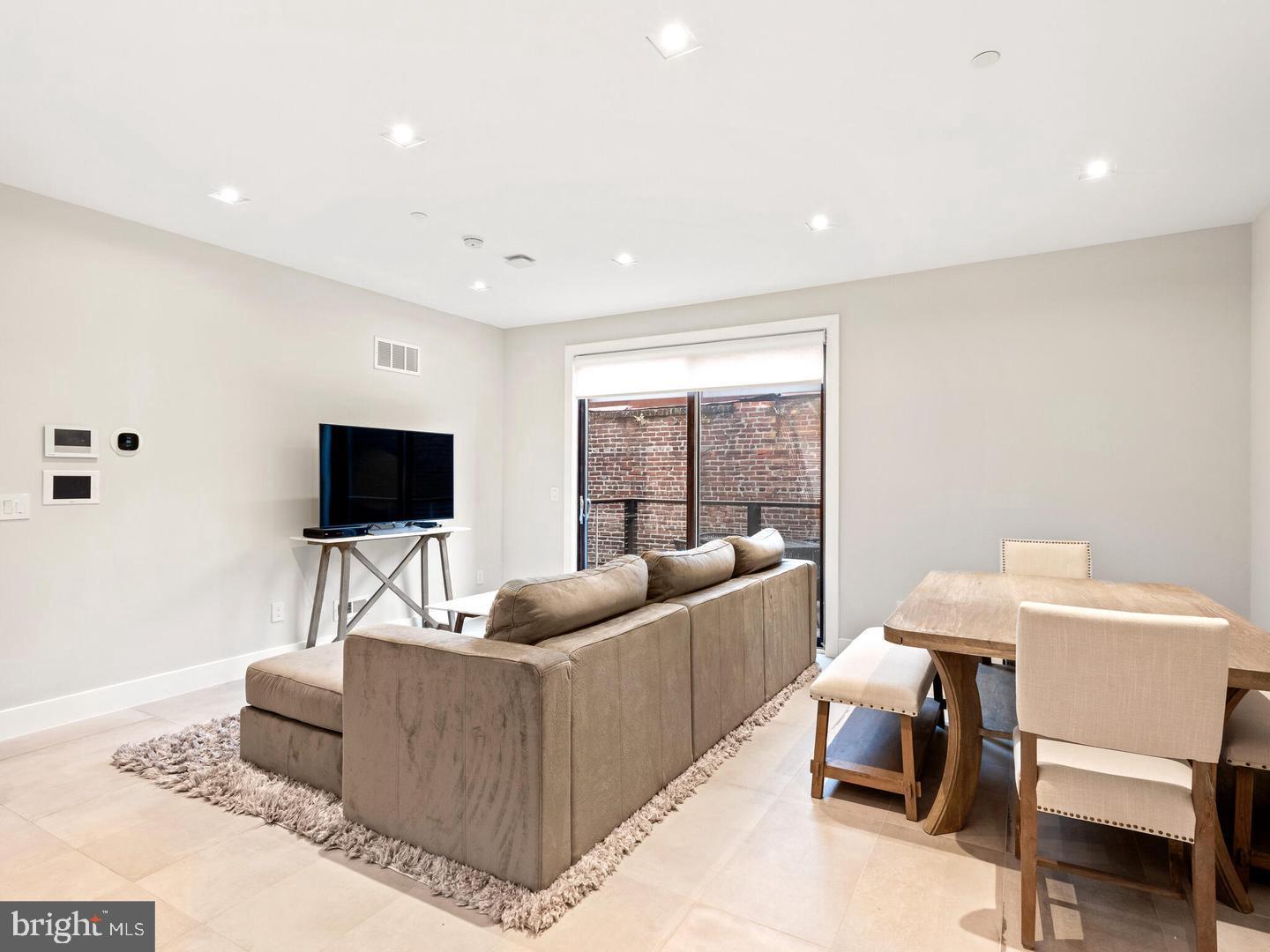 SOCIETY HILL - Residential