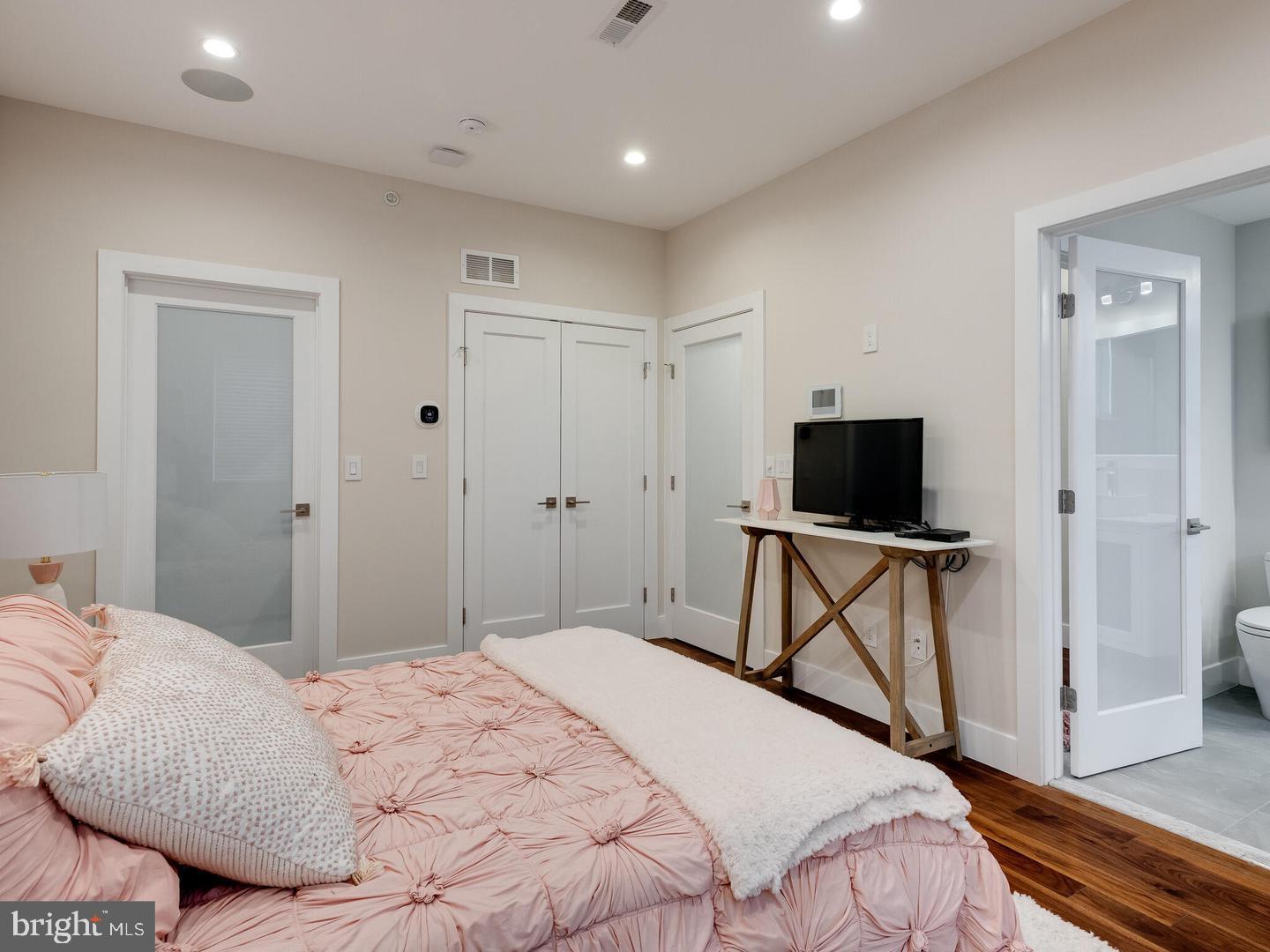 SOCIETY HILL - Residential