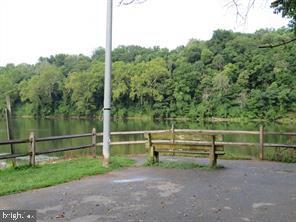 RIVER BEND - Land