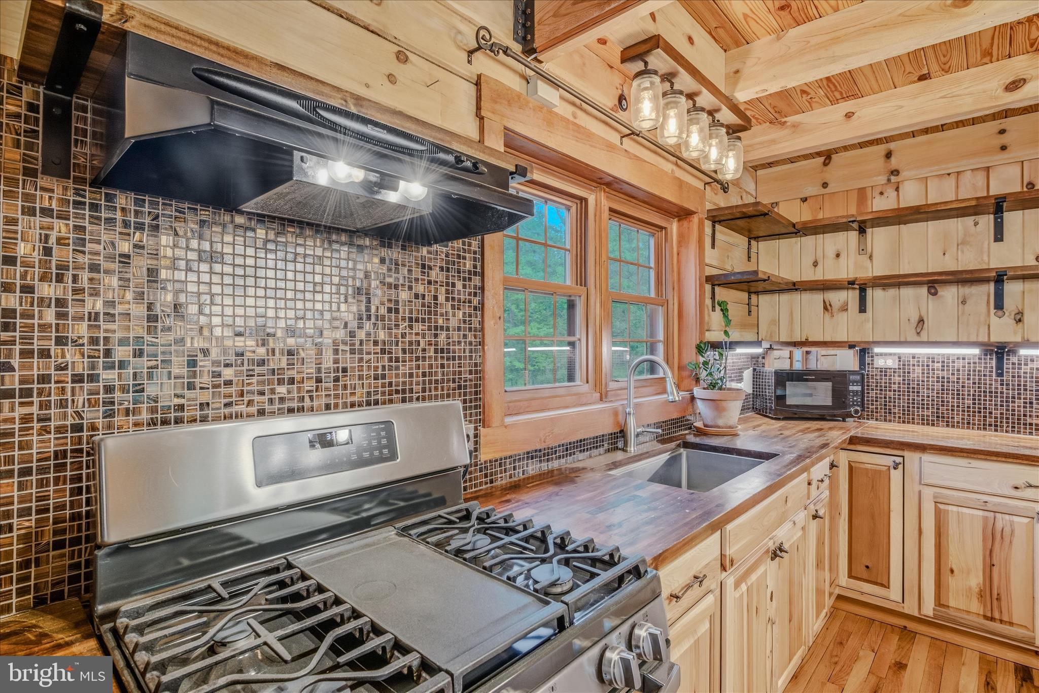 HARDWOOD HILLS - Residential