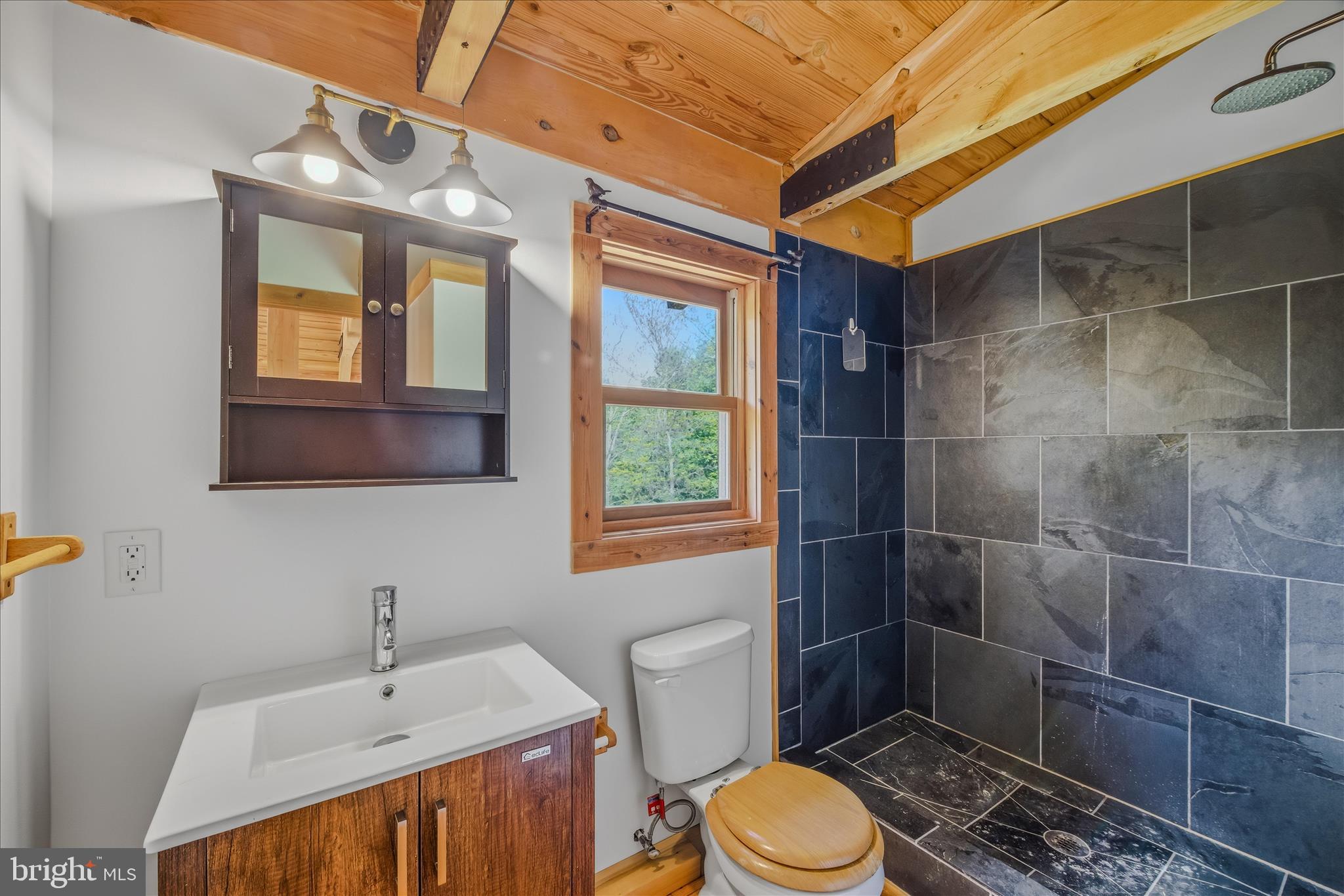 HARDWOOD HILLS - Residential