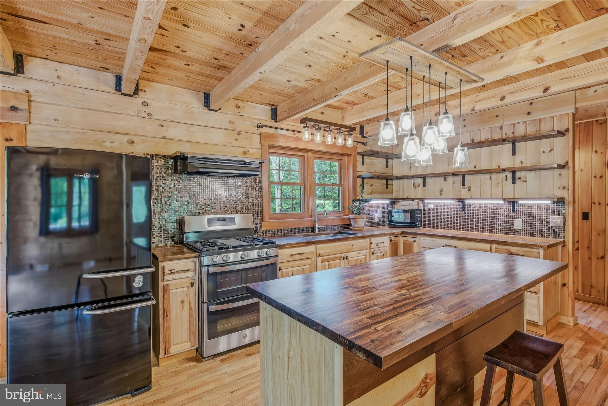 HARDWOOD HILLS - Residential