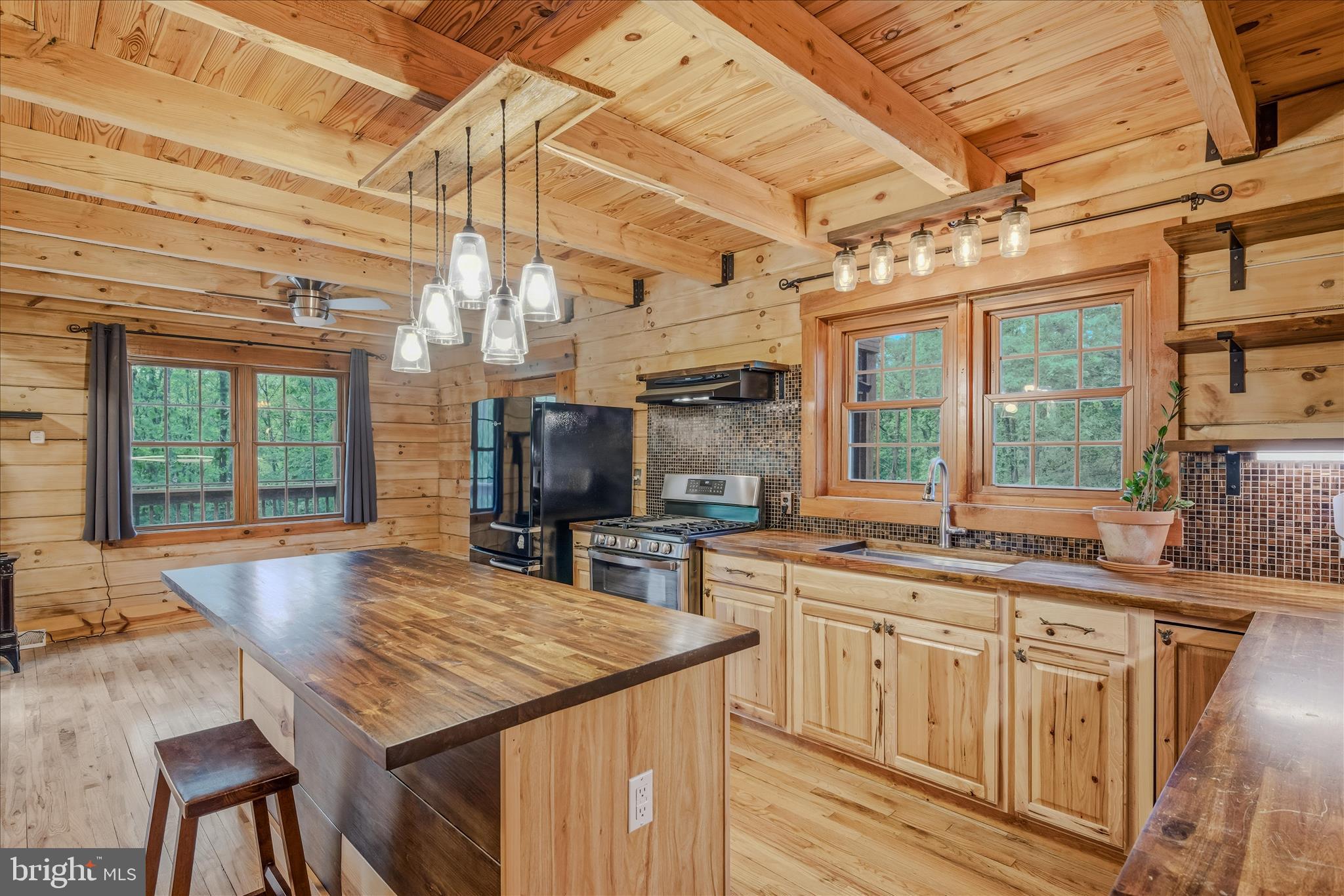 HARDWOOD HILLS - Residential