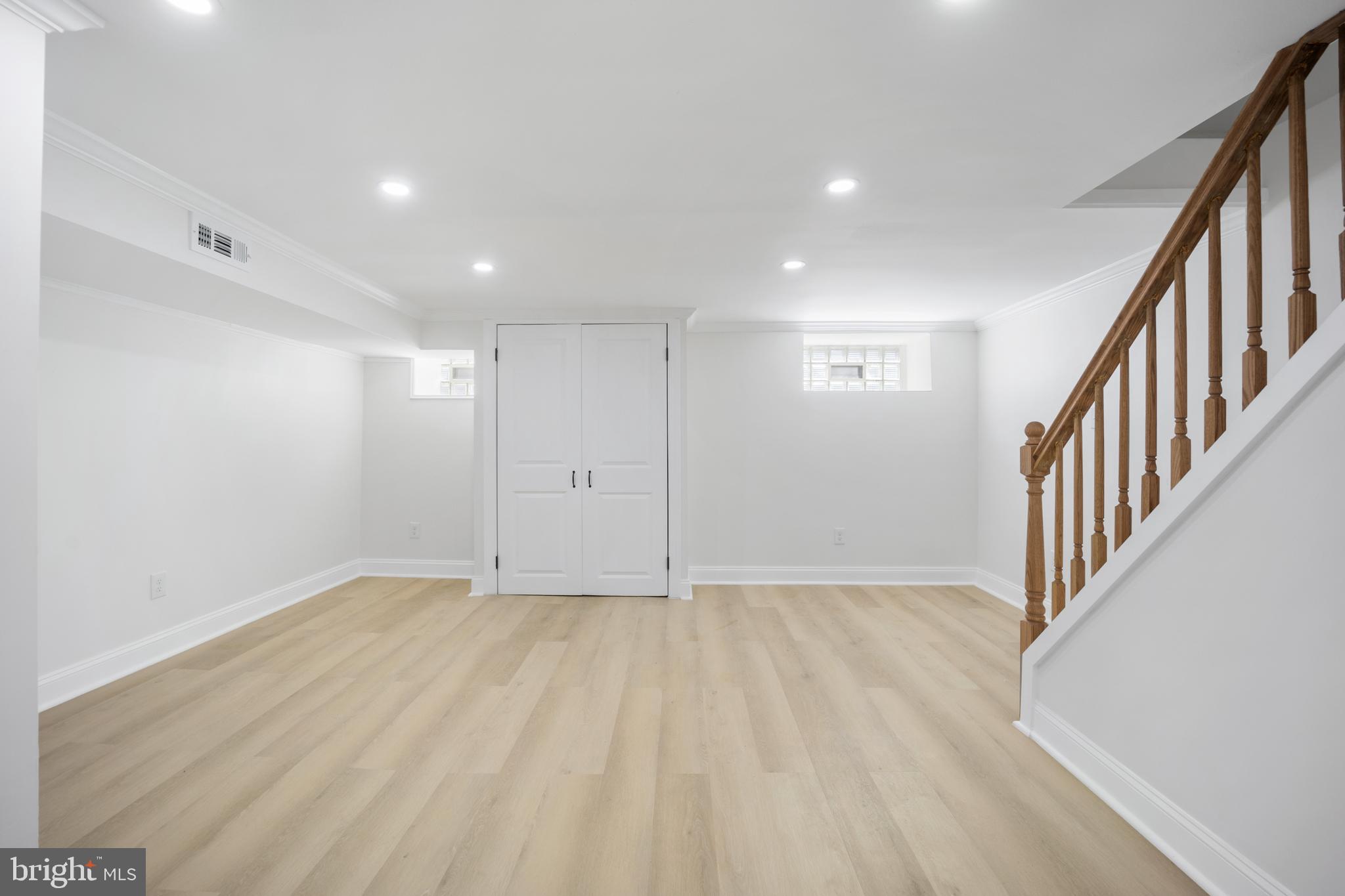 LAWNCREST - Residential