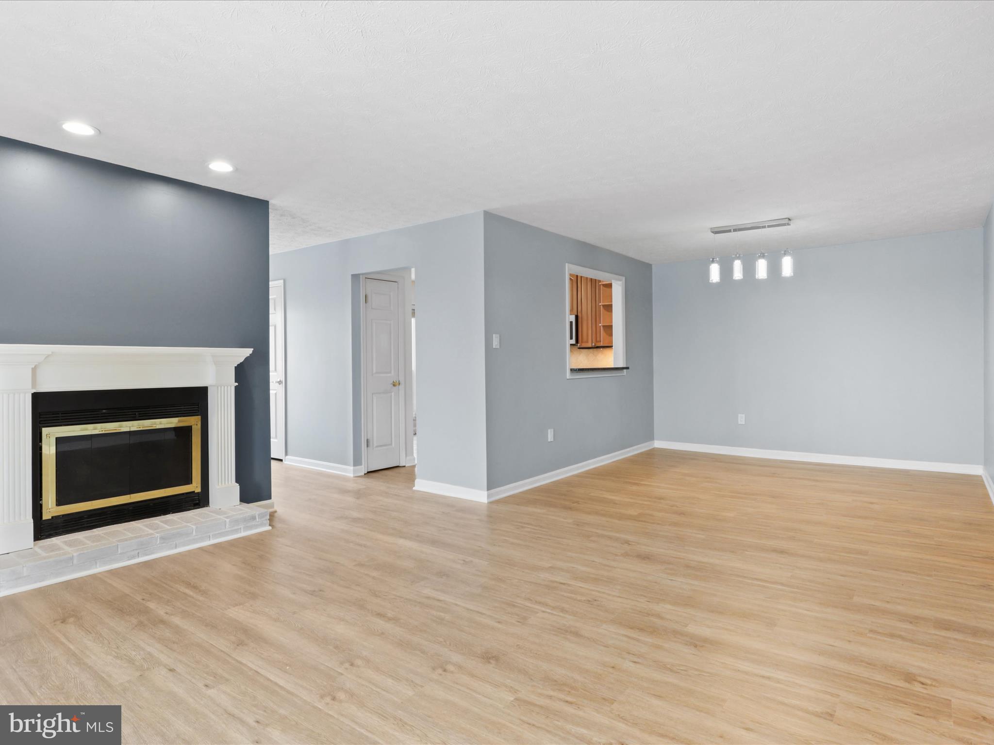 THE OAKTON - Residential Lease