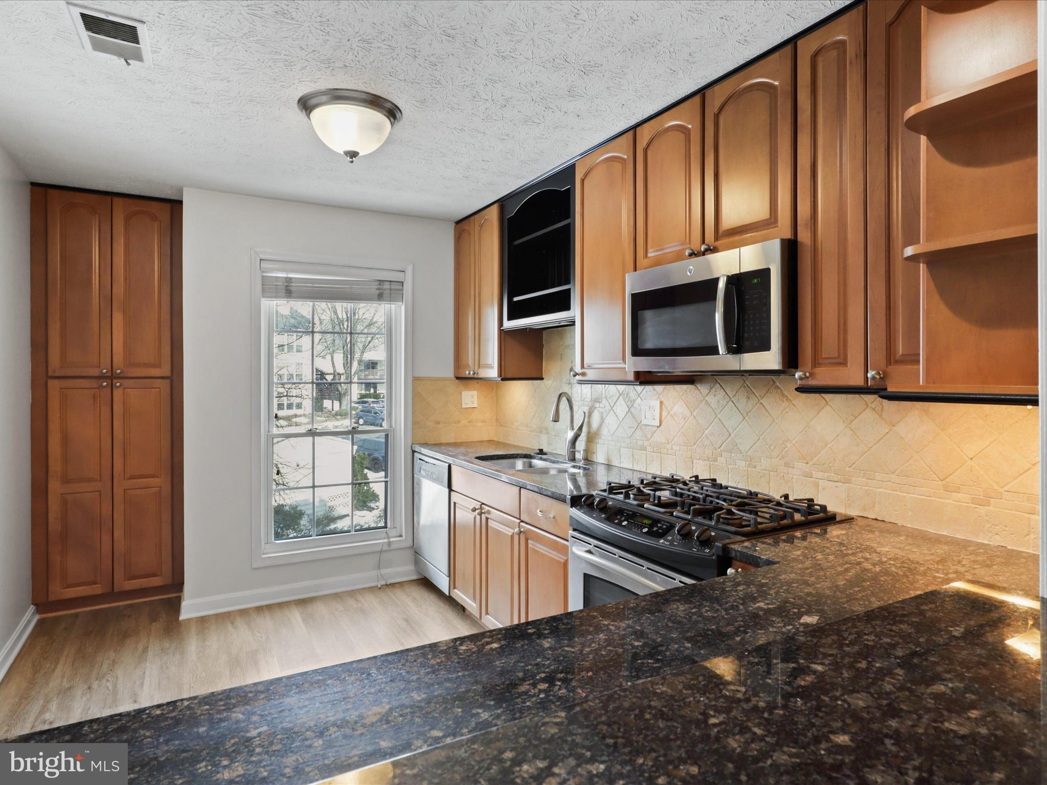 THE OAKTON - Residential Lease